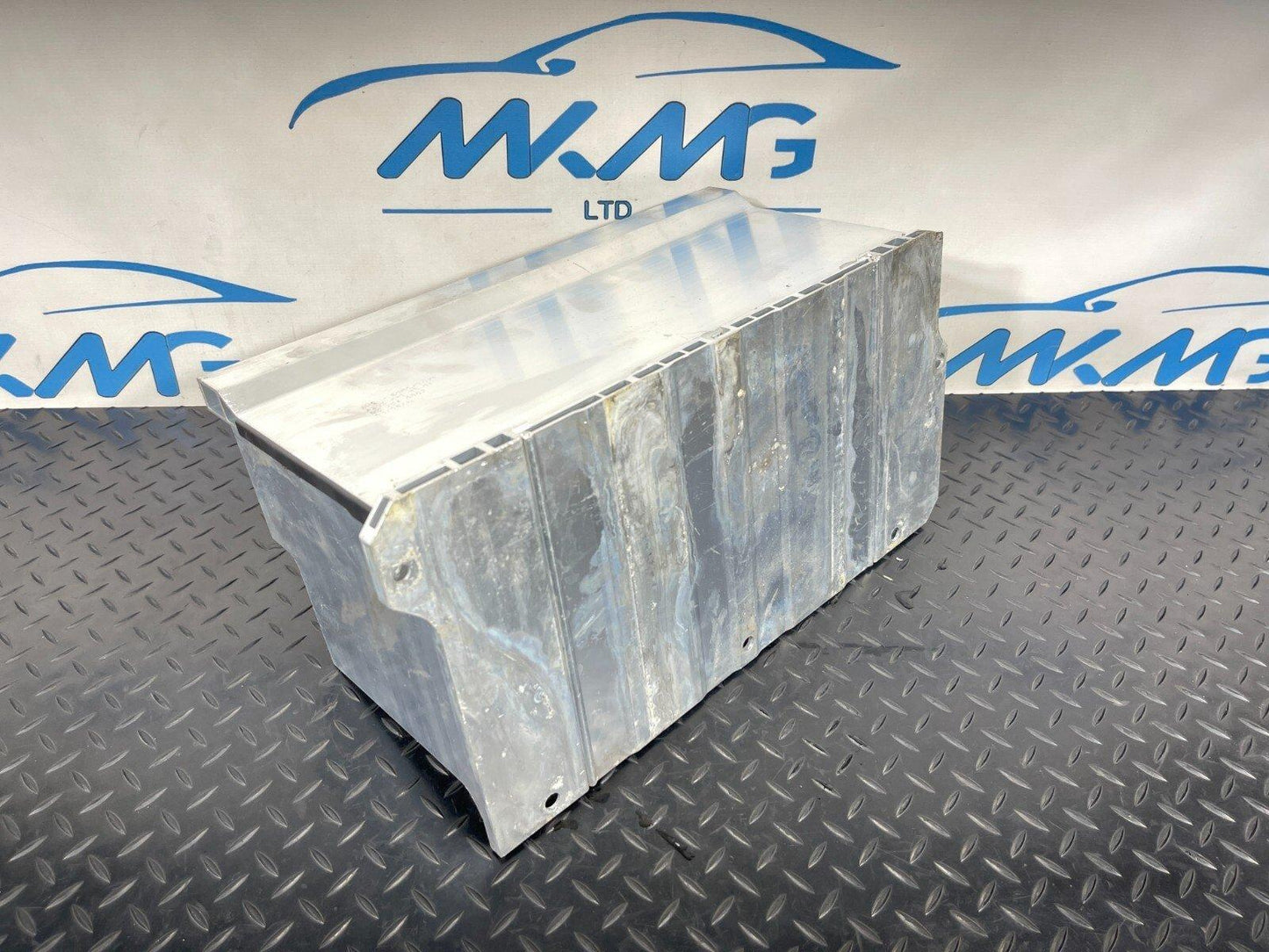 14-21 MERCEDES BENZ C300h W205 BATTERY HOLDER BOX A2056109801