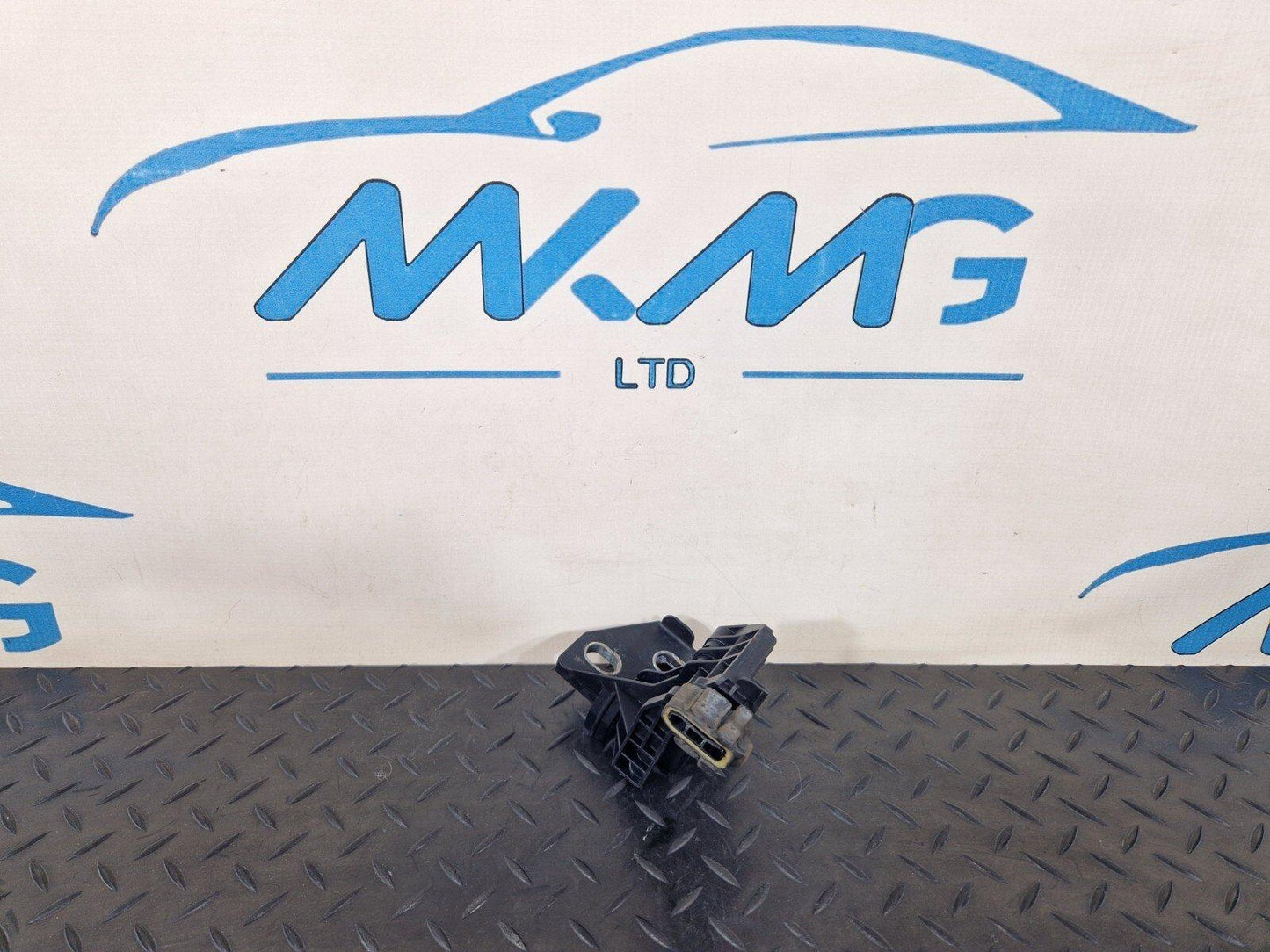 14-21 MERCEDES BENZ C220 W205 FRONT LEFT SLAM PANEL BRACKET A2055014320