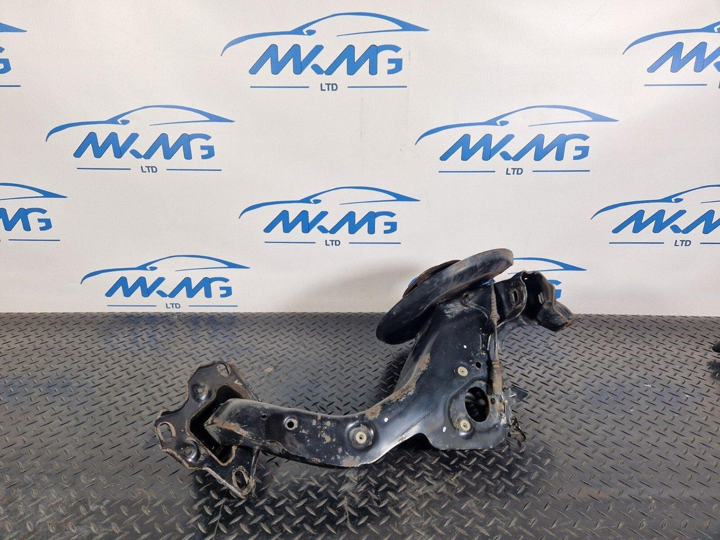 16-22 BMW X1 F48 REAR LEFT PASSENGER SIDE HUB WITH BEARING 6851579
