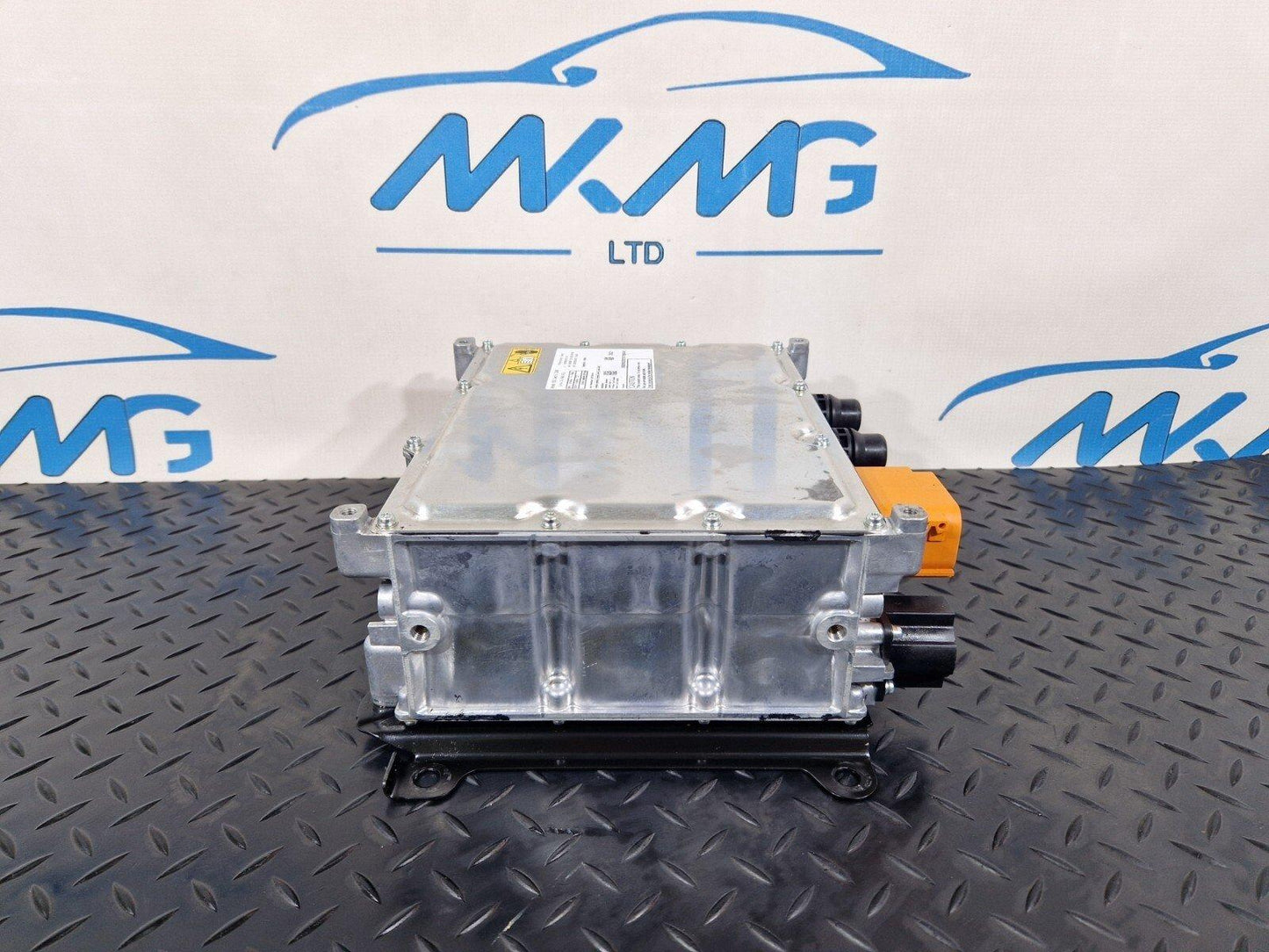 19-ON MERCEDES BENZ CLA C118 HYBRID BATTERY VOLTAGE CONVERTER A0009006520