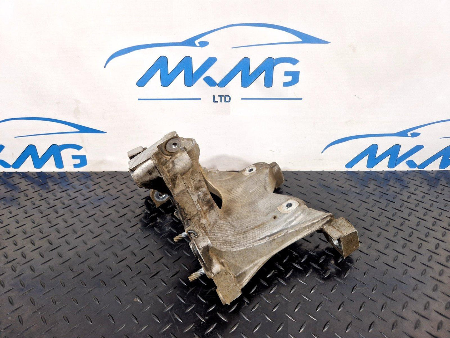 16-19 AUDI A4 B9 GENUINE FRONT LEFT N/S SUBFRAME MOUNT BRACKET 8W0399295E