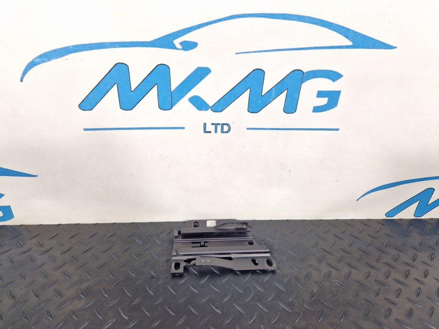 16-19 AUDI A4 B9 BONNET HOOD BOOT LID LOCK CATCH STRIKER RIGHT O/S 8W0823186E