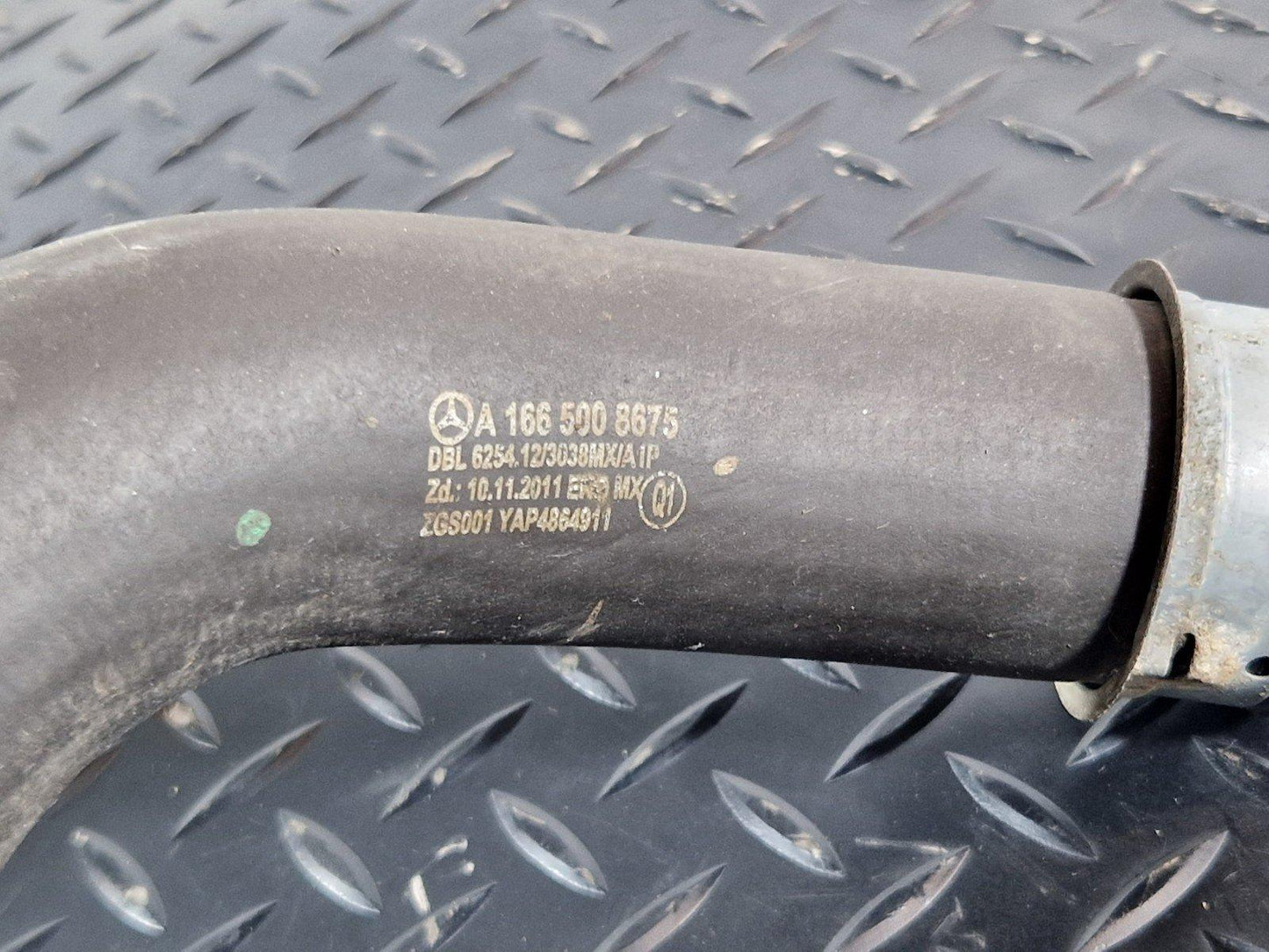 16-19 MERCEDES BENZ GLE W166 GENUINE OEM COOLANT HOSE PIPE A1665008675