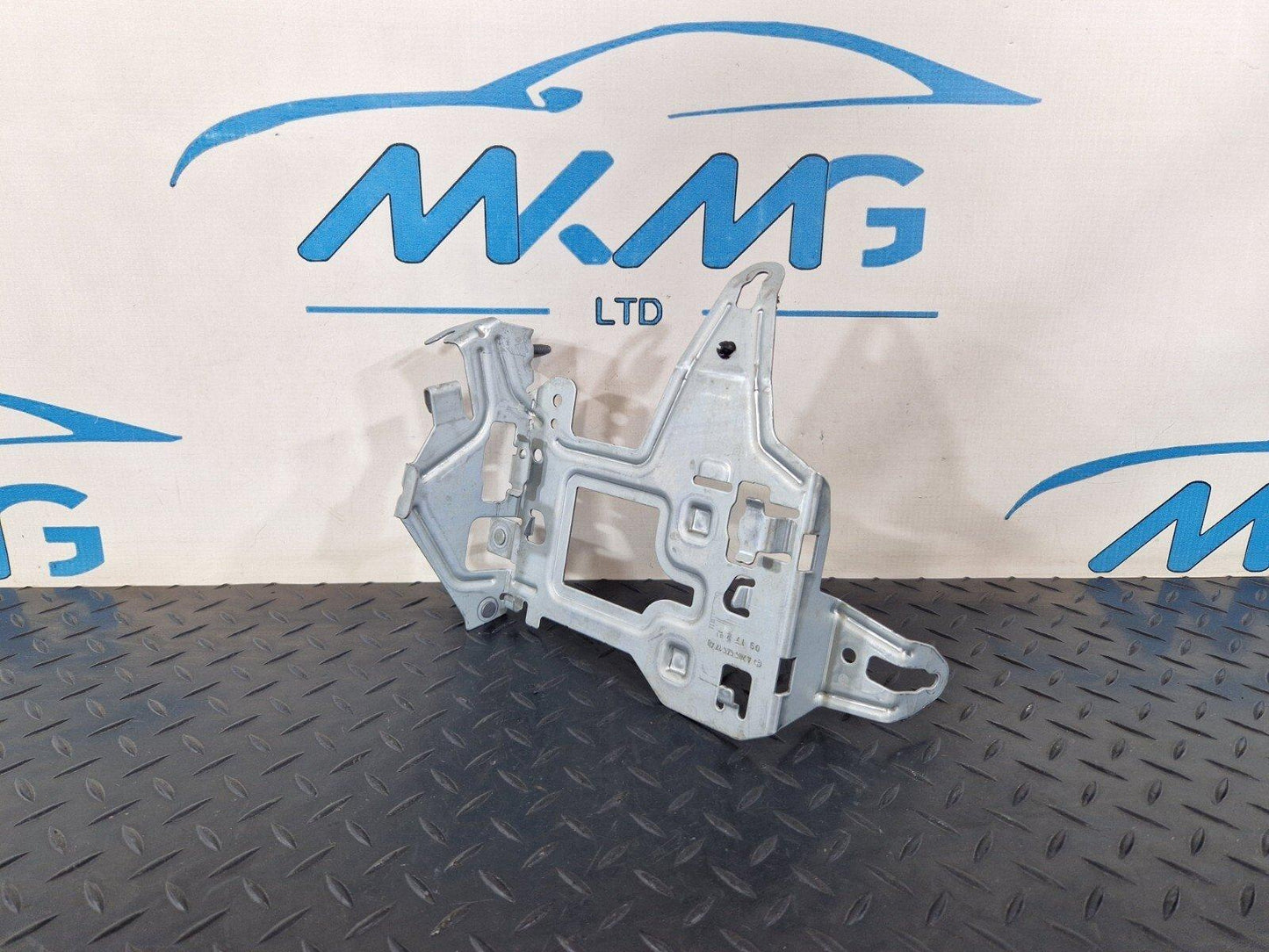 14-21 MERCEDES BENZ C300h W205 FUSE BOX RELAY HOLDER BRACKET A2055451740