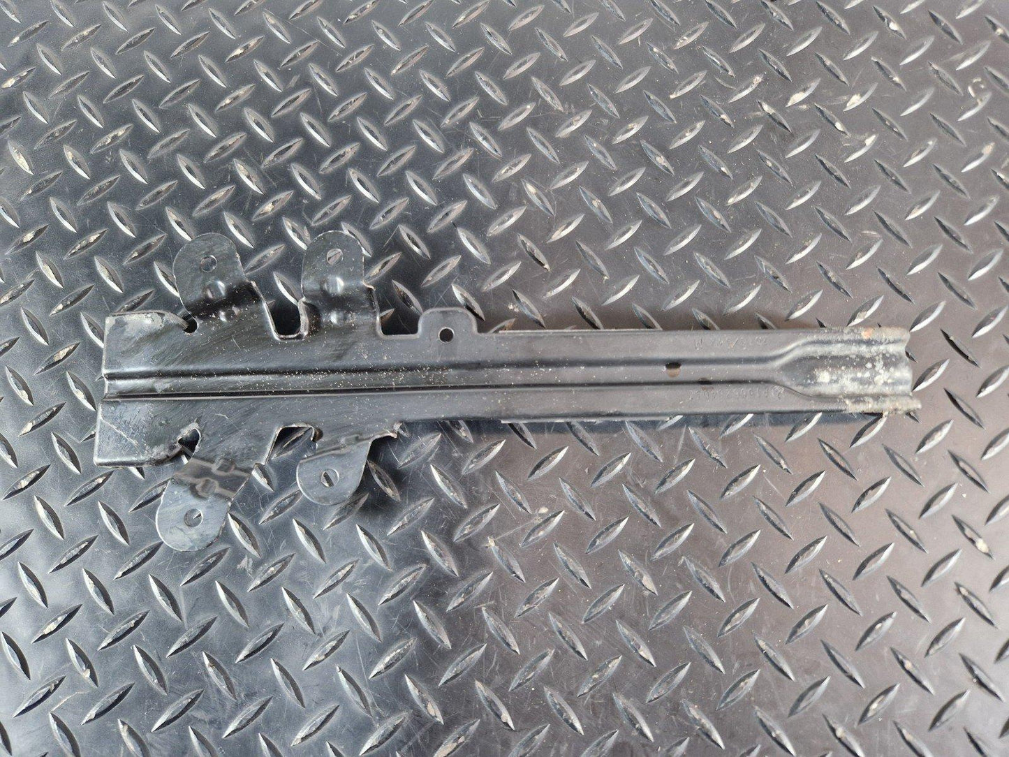 11-19 MERCEDES BENZ ML W166 GENUINE DISTANCE SENSOR MOUNT BRACKET A1666264031