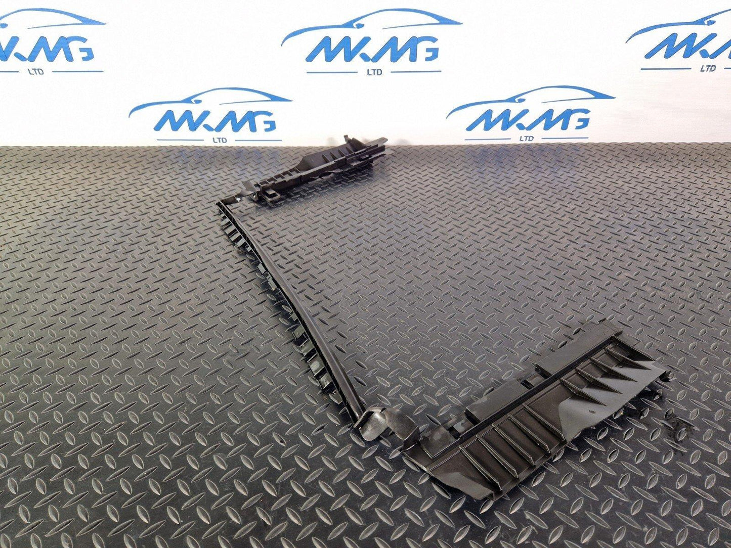 14-21 MERCEDES BENZ C220d W205  RADIATOR AIR GUIDE DUCT A2055050130