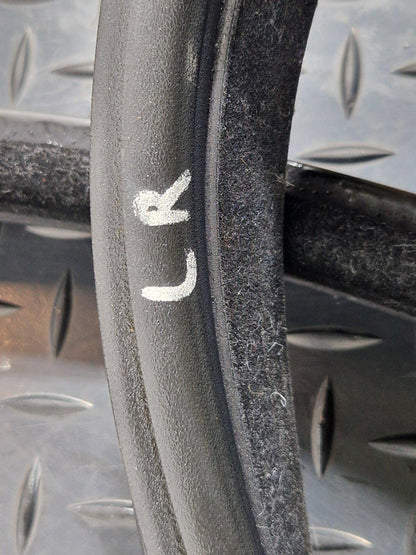 11-18 BMW 6 SERIES F06 REAR LEFT DOOR RUBBER WEATHER SEAL STRIP 7275315