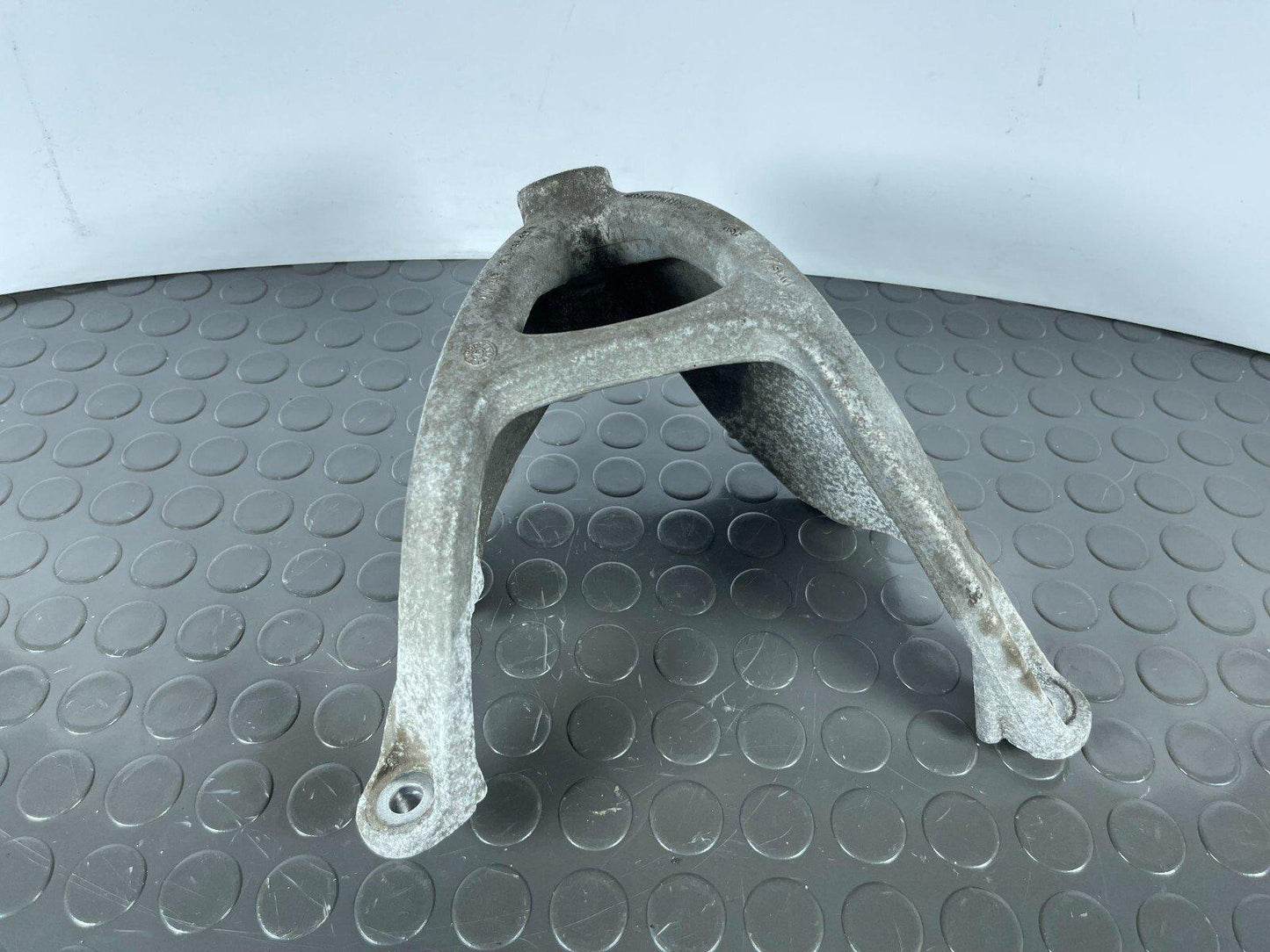 16-19 AUDI A4 B9 SALOON GENUINE 1.4 TFSI NS LEFT ENGINE MOUNT BRACKET 8W0199307F