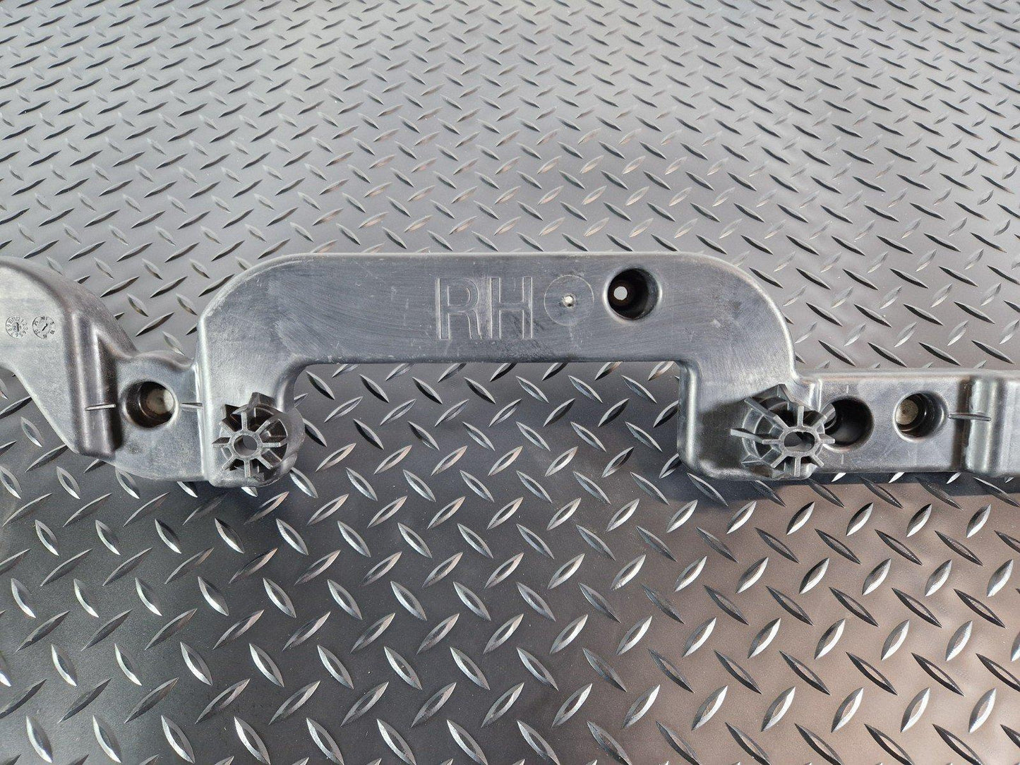 19-ON RANGE ROVER EVOQUE L551 O/S DRIVER SIDE RIGHT BUMPER BRACKET K8D2113C52AB
