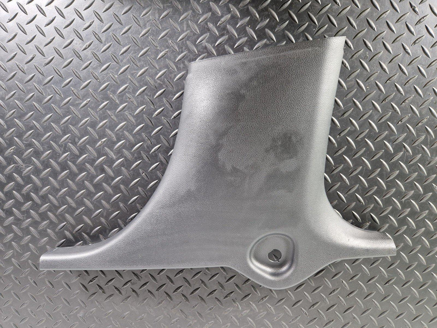 12-18 MERCEDES BENZ W176 GENUINE DRIVER SIDE LOWER B-PILLAR TRIM A1766920200