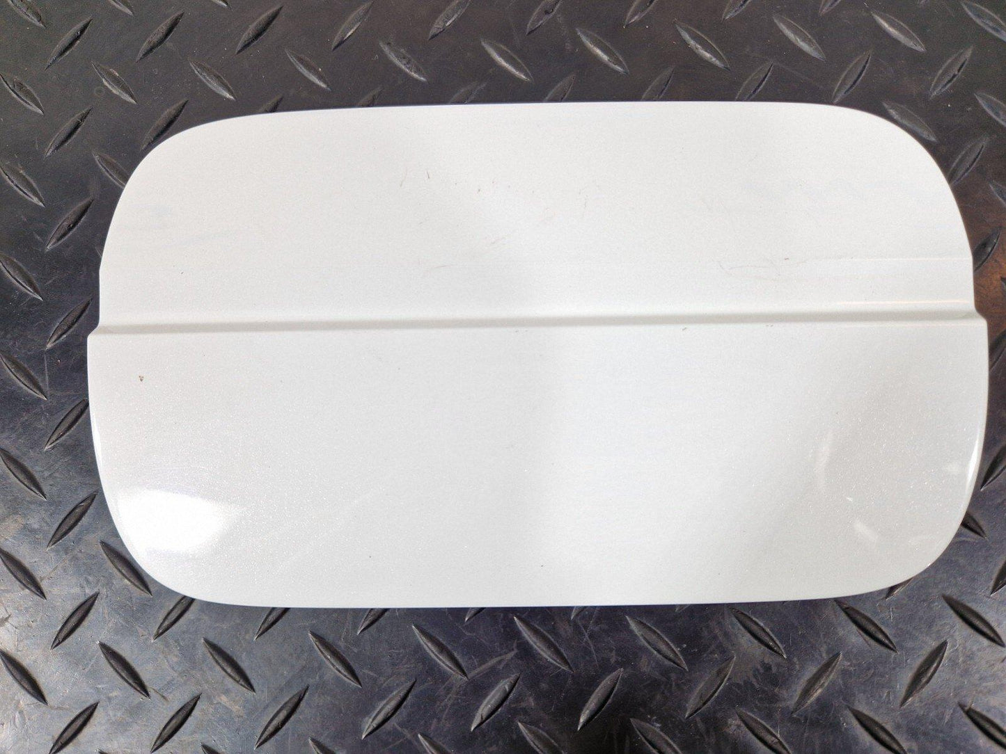 16-19 AUDI A4 B9 S-LINE GENUINE FUEL DOOR FLAP IN GLACIER WHITE 8W0809907 LS9R