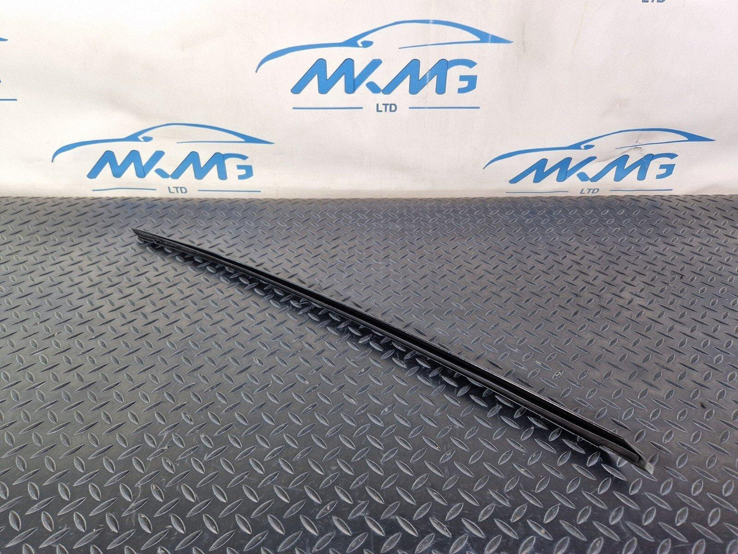 16-19 AUDI A4 B9  FRONT LEFT WINDSCREEN WEATHERSTRIP MOULDING STRIP 8W0854327C