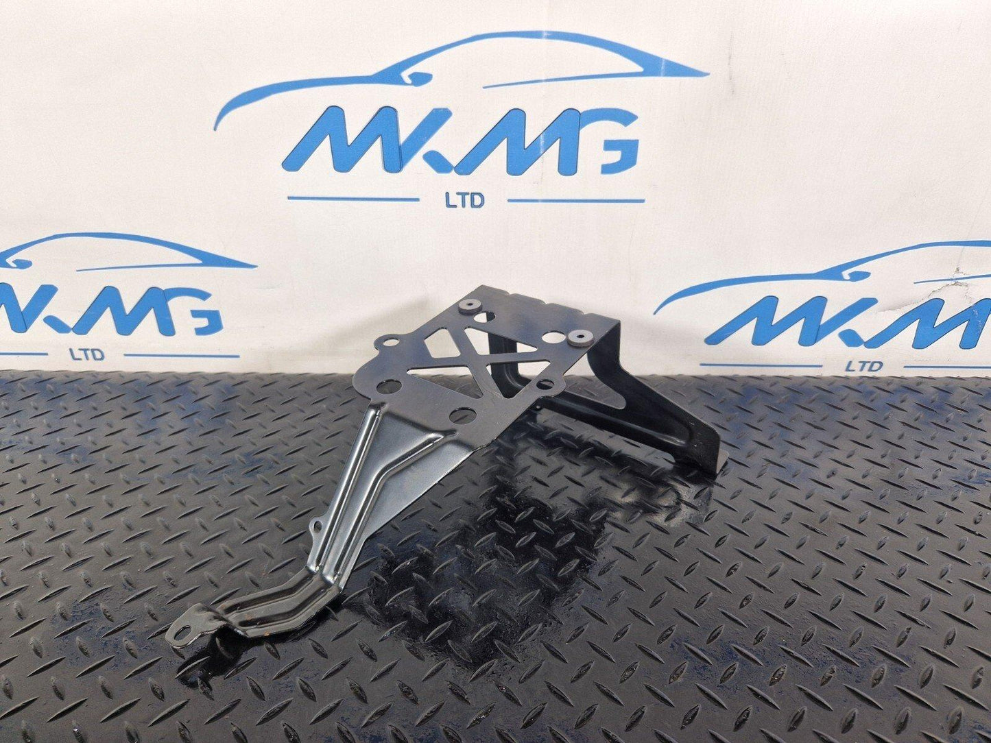 19-ON MERCEDES BENZ CLA C118 GENUINE HEATER MATRIX BRACKET HOLDER A2475010300