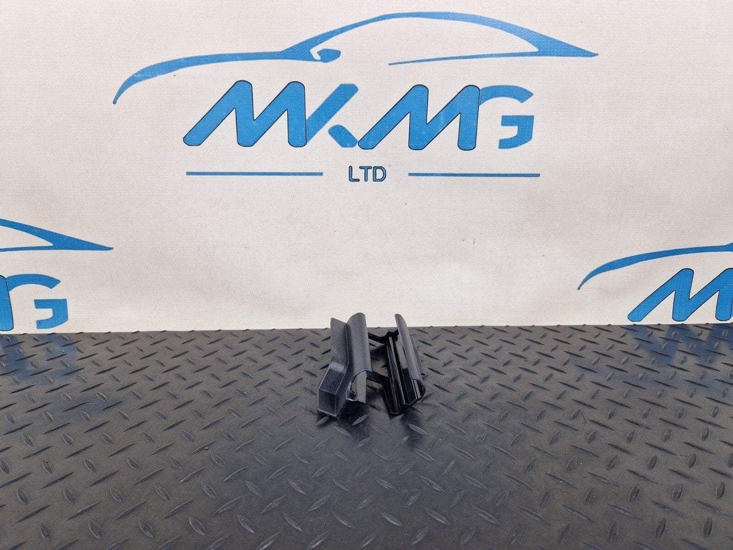 14-21 MERCEDES BENZ C220D W205 OEM FRONT SEAT GUIDE RAIL END COVER A2059190700