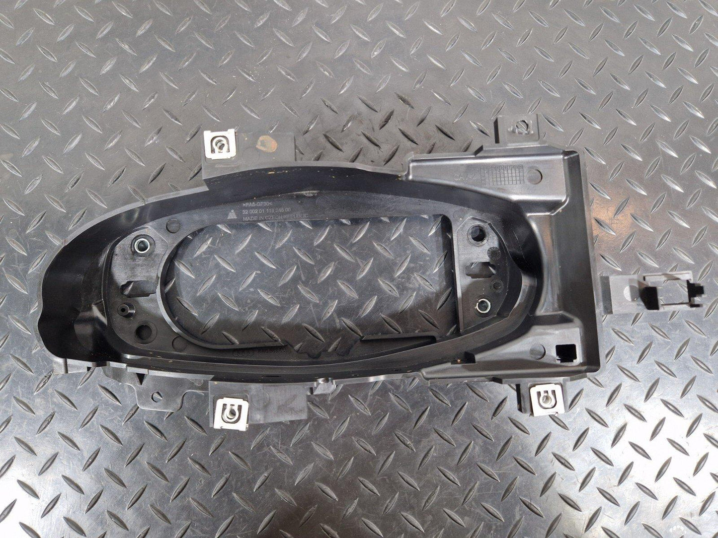 16-19 AUDI A4 B9 S-LINE GENUINE GEARSTICK MOUNTING PLATE BRACKET 8W0863531