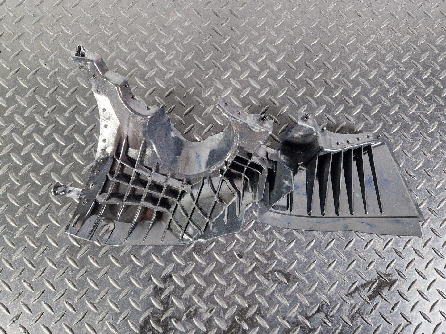 18-ON MERCEDES BENZ A CLASS W177 UNDERTRAY SUBFRAME TRIM SHIELD A2475240100