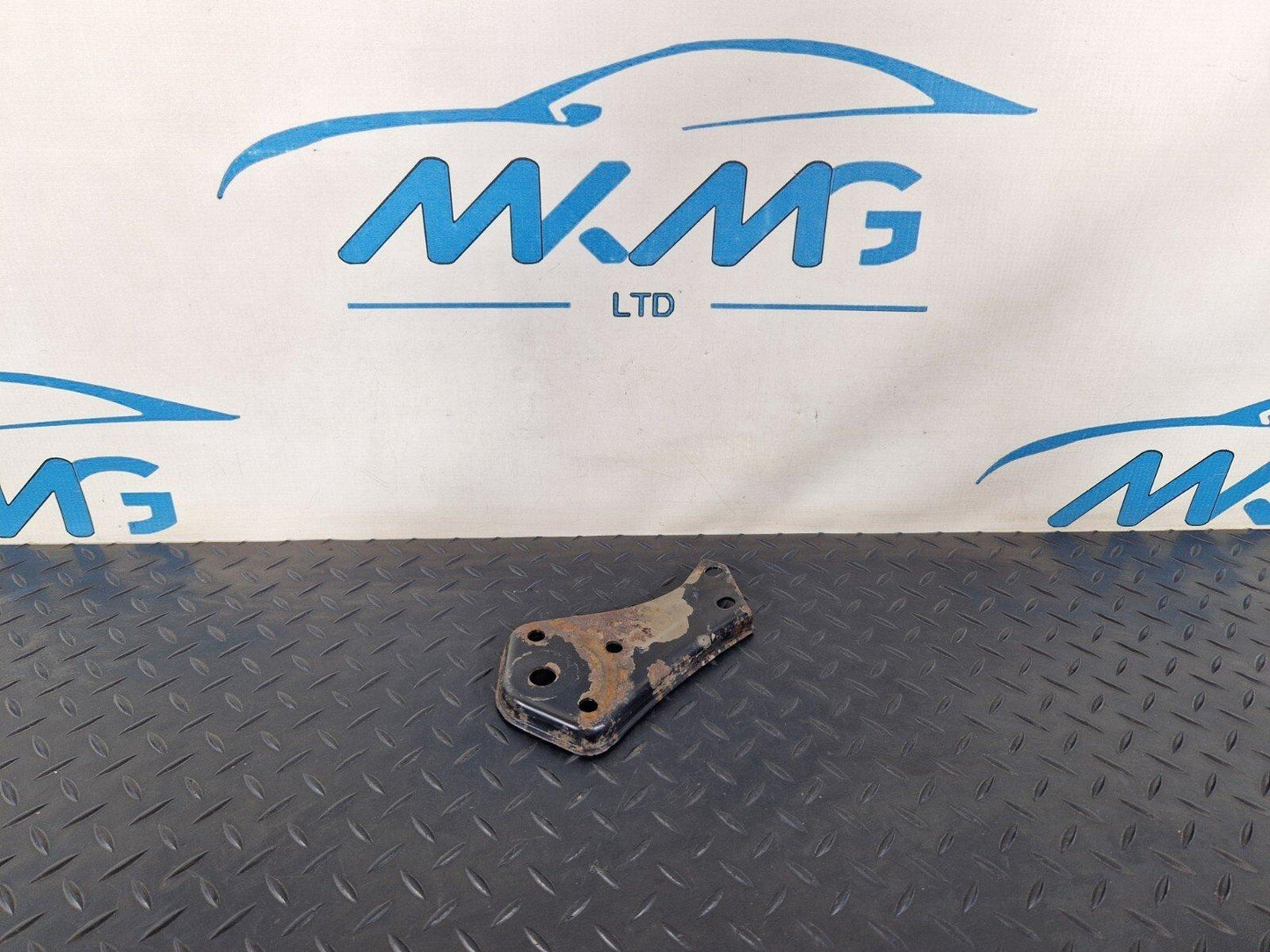 14-21 MERCEDES BENZ C300h W205 REAR SUBFRAME LEFT SIDE STOP PLATE A2053520700