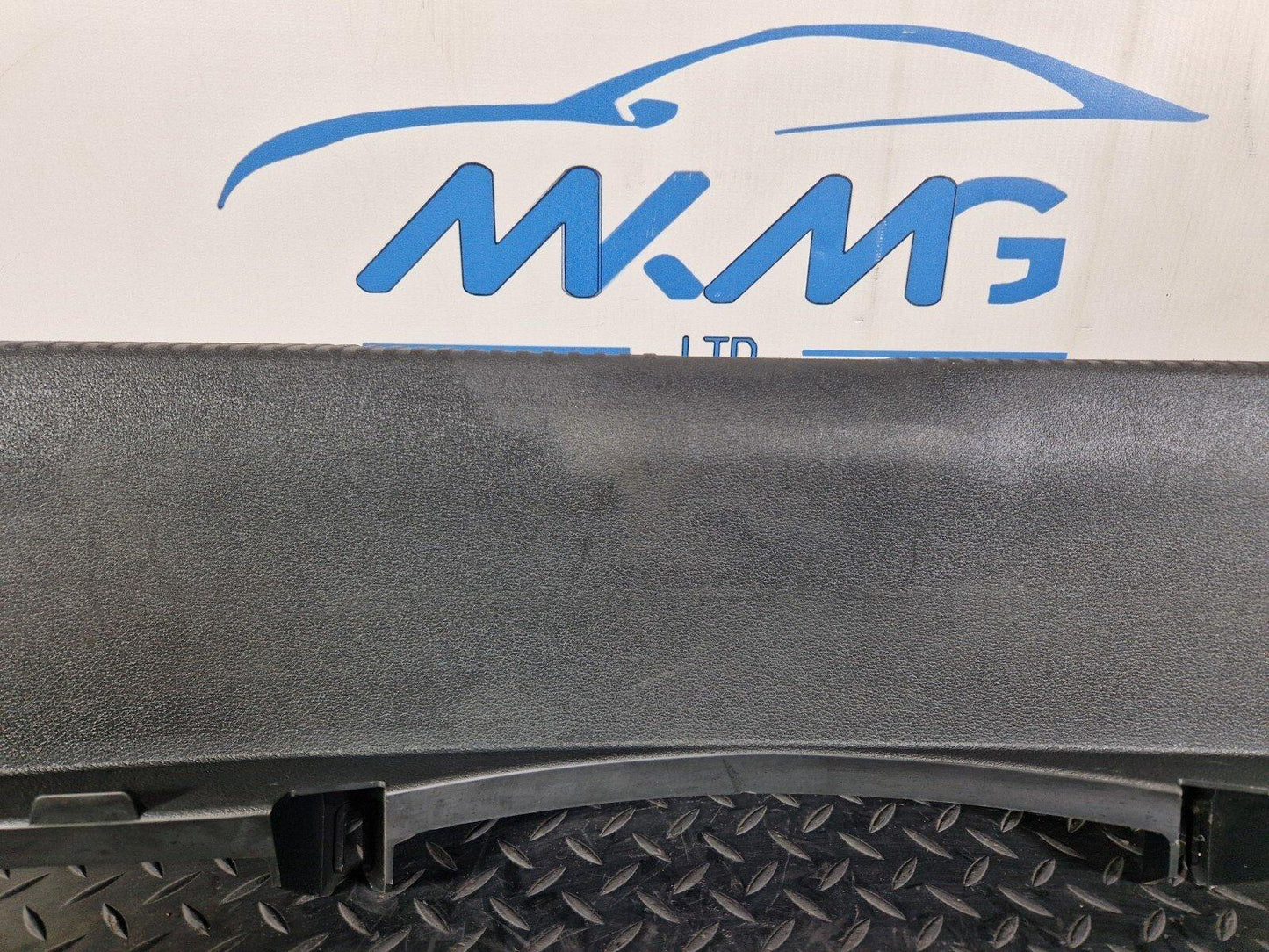 16-19 AUDI A4 B9 GENUINE TAILGATE BOOT LOCK TRIM COVER SILL 8W5863471