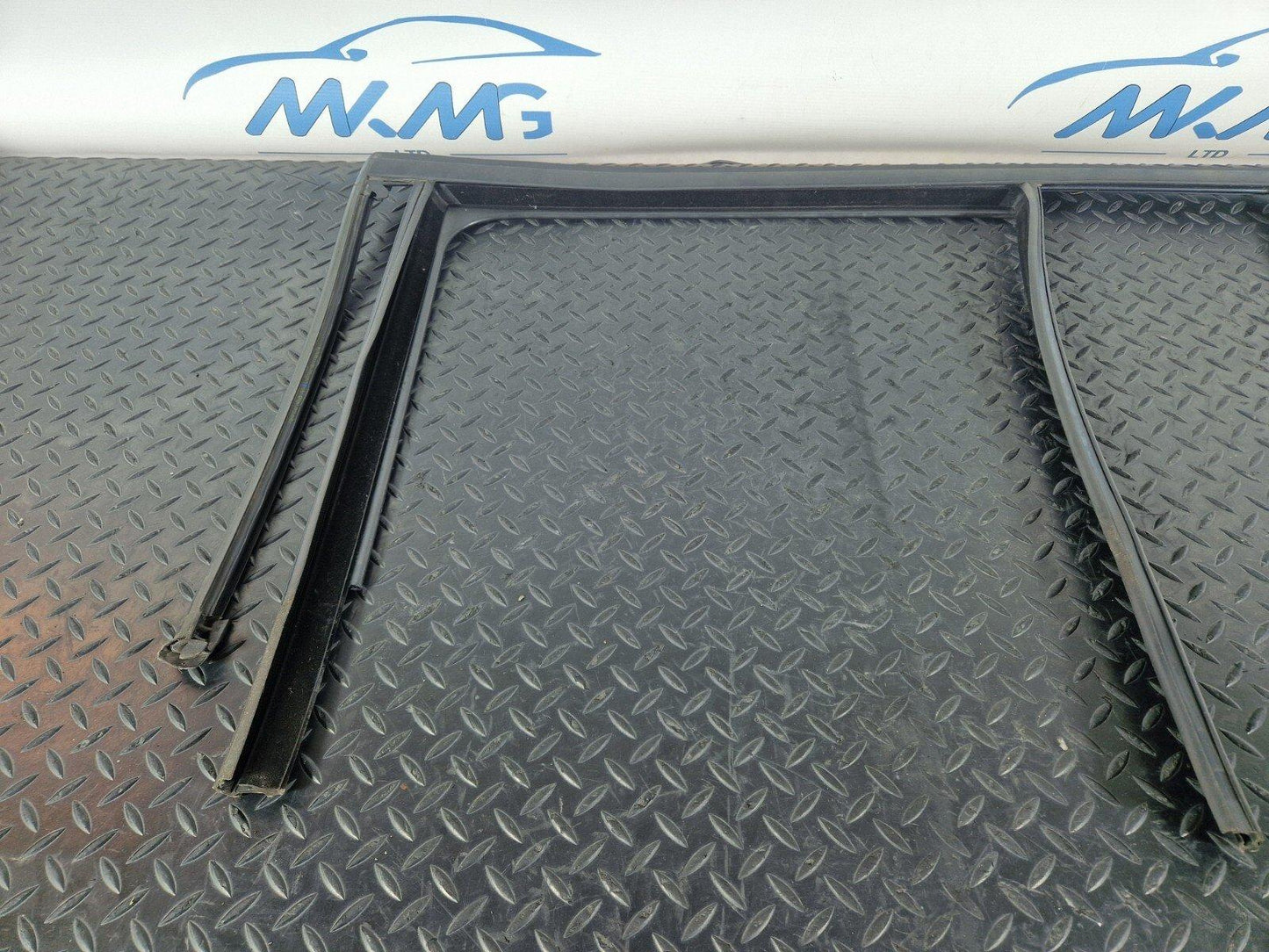 14-21 BMW 2 SERIES GRAN TOURER F46 REAR LEFT N/S DOOR WINDOW GUIDE SEAL 8498429