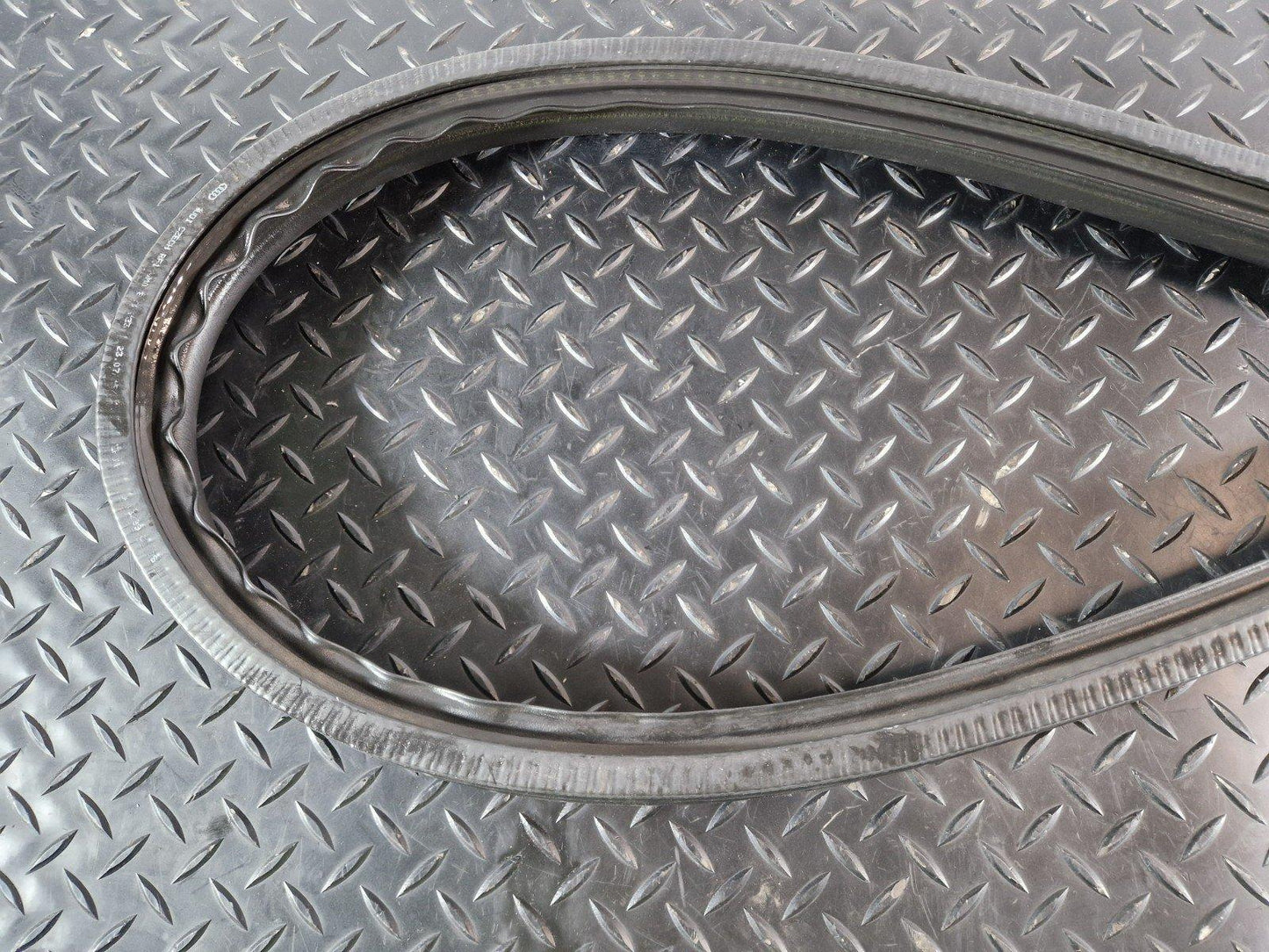 16-20 AUDI Q7 4M GENUINE ENGINE COMPARTMENT RUBBER SEAL 4M0823723