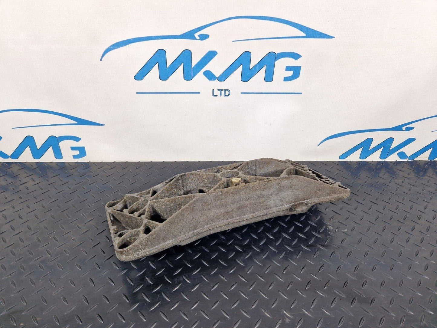 11-18 BMW 6 SERIES F06 GENUINE GEARBOX SUPPORT BRACKET MOUNT 6777613 6770289