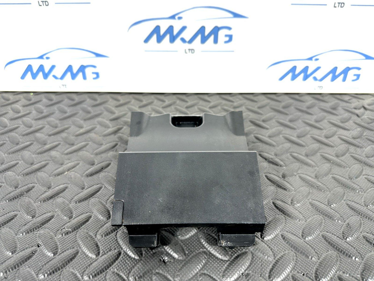 12-18 MERCEDES A-CLASS W176 GENUINE CENTRE CONSOLE TRIM COVER A2468230000
