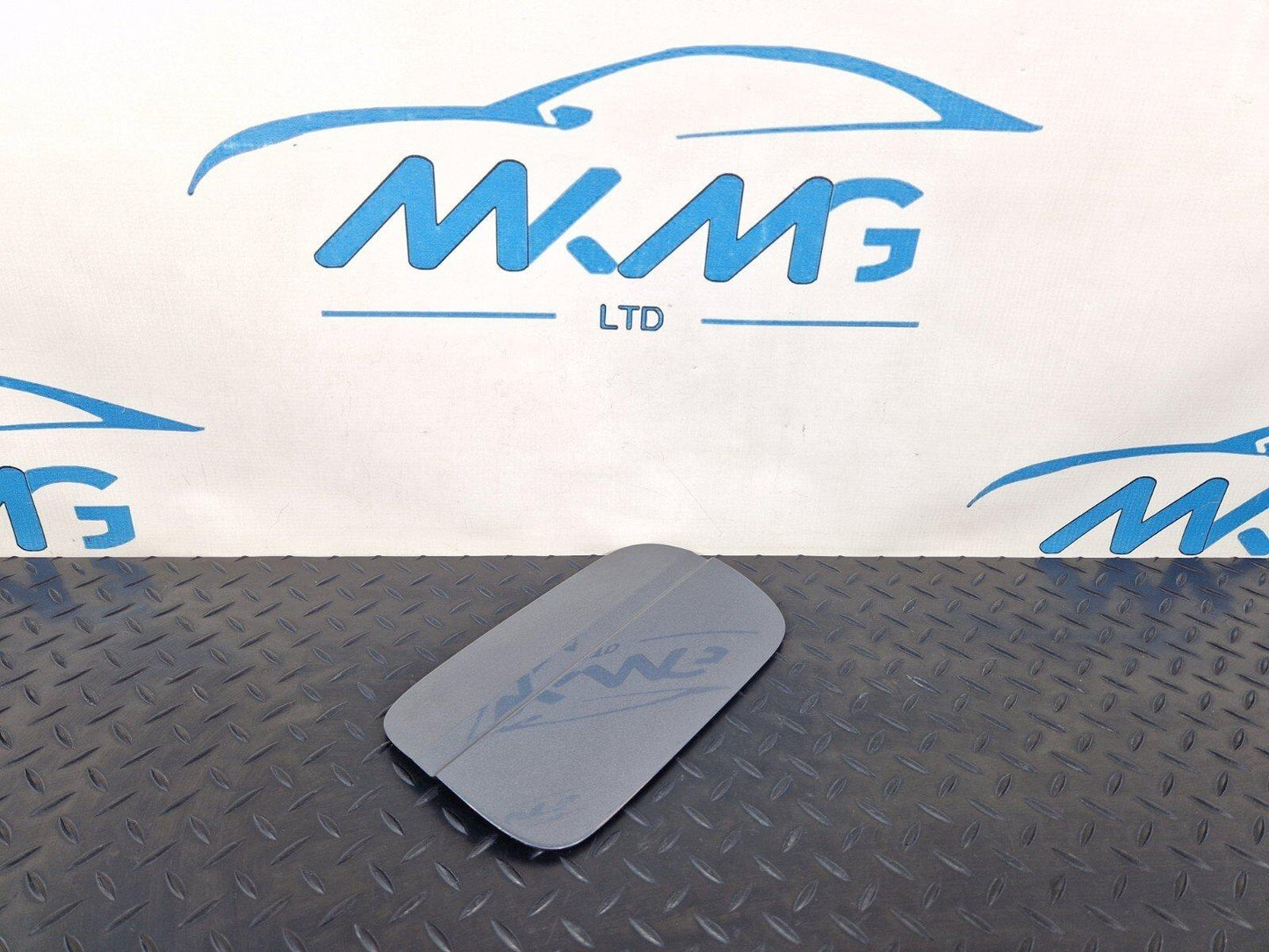 16-19 AUDI A4 B9 GENUINE FUEL DOOR FLAP IN GREY X7R 8W0809907