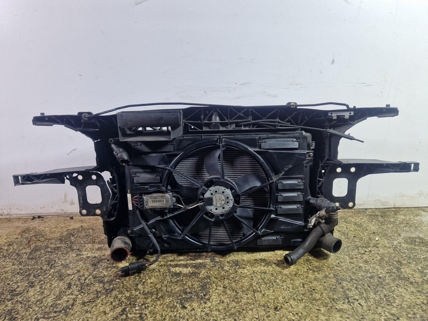 Seat Leon II 1P Hatchback Genuine Radiator Rad Pack Slam Panel *Damaged*