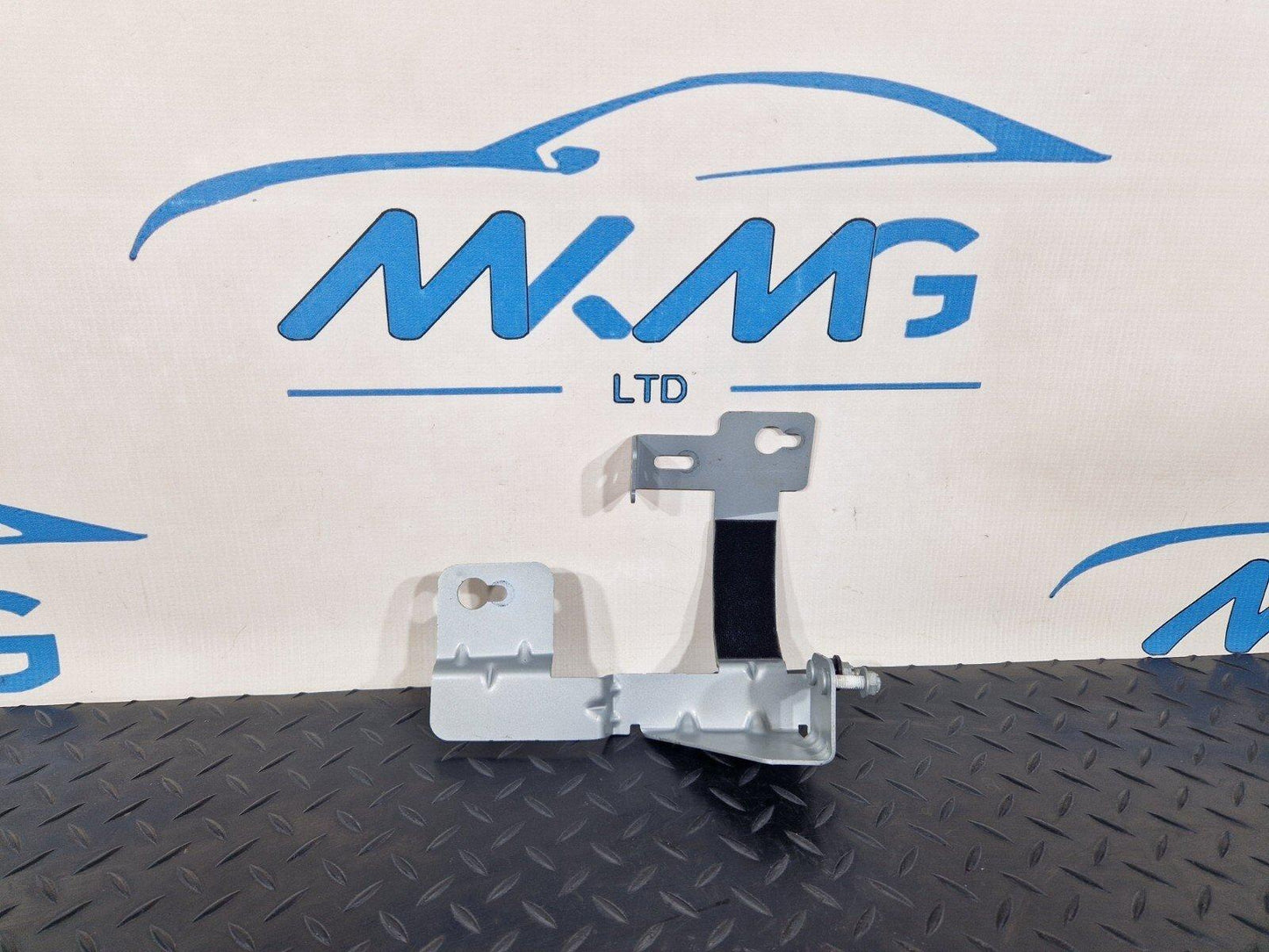 19-ON MERCEDES BENZ CLA C118 WATER COOLER VALVE BRACKET A1775043700