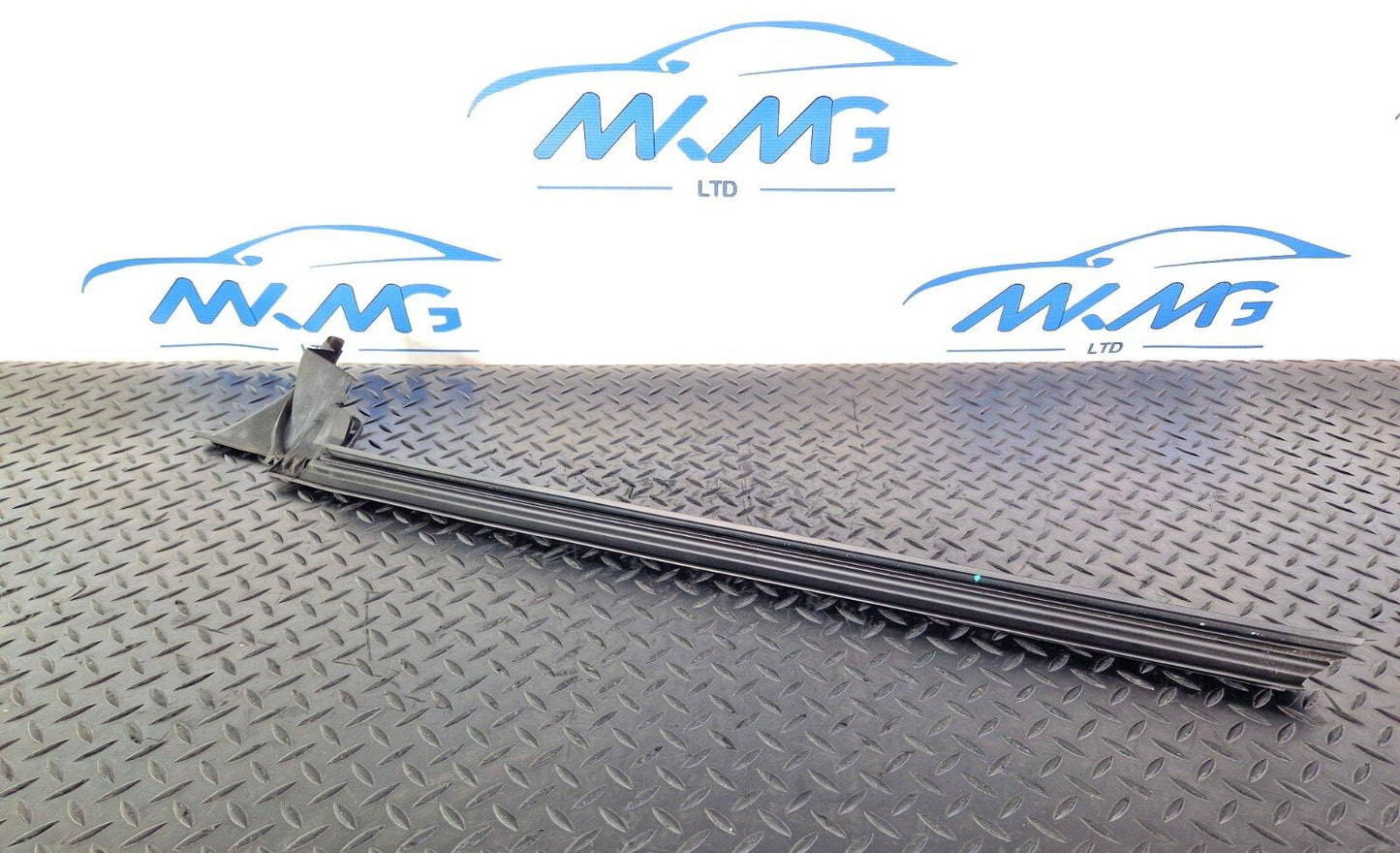 MERCEDES CLA C117 FRONT RIGHT O/S WINDOW SEAL DOOR GASKET SEALING A1177250265