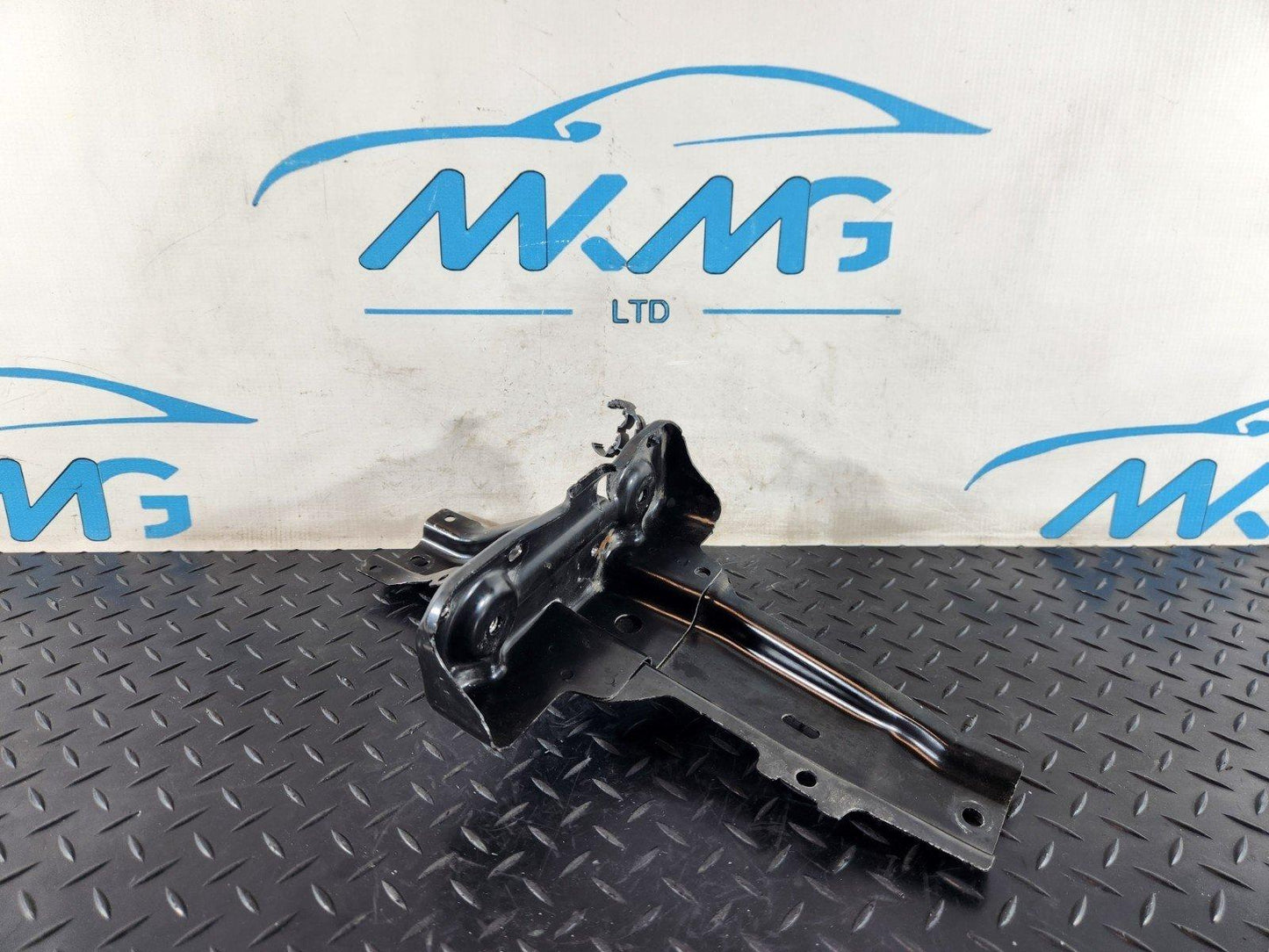 19-ON MERCEDES BENZ B CLASS W247 BATTERY MOUNT HOLDER BRACKET A1776265300