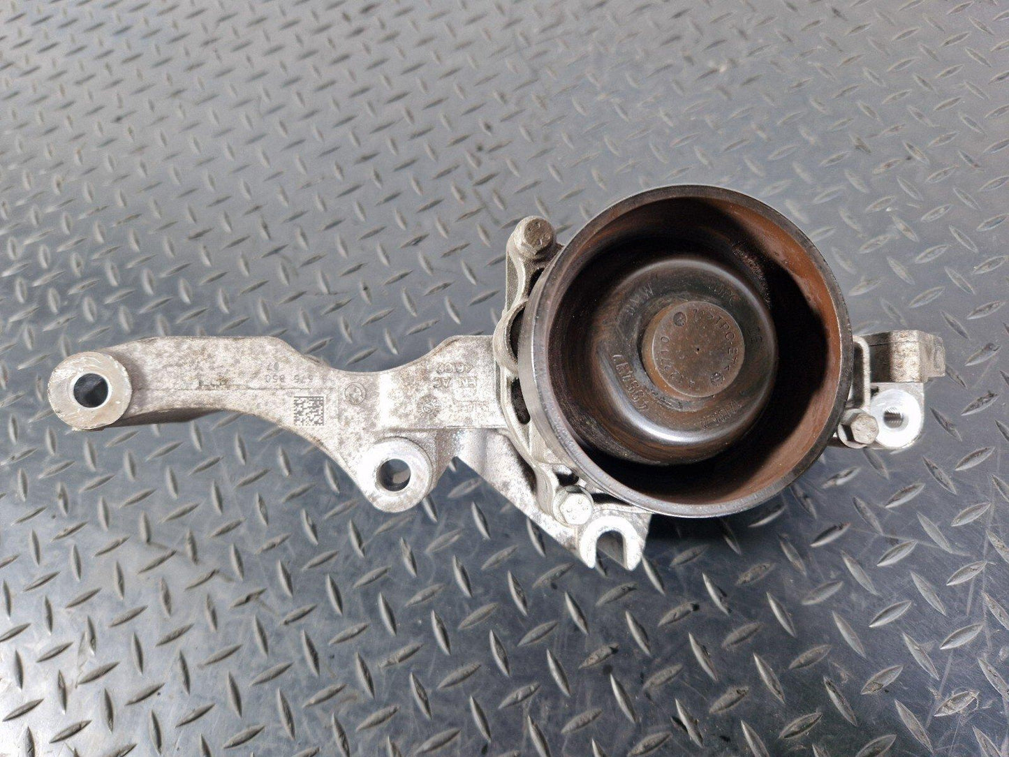 14-21 BMW 2 SERIES GRAN TOURER F45 F46 WATER PUMP THERMOSTAT BRACKET 8575850
