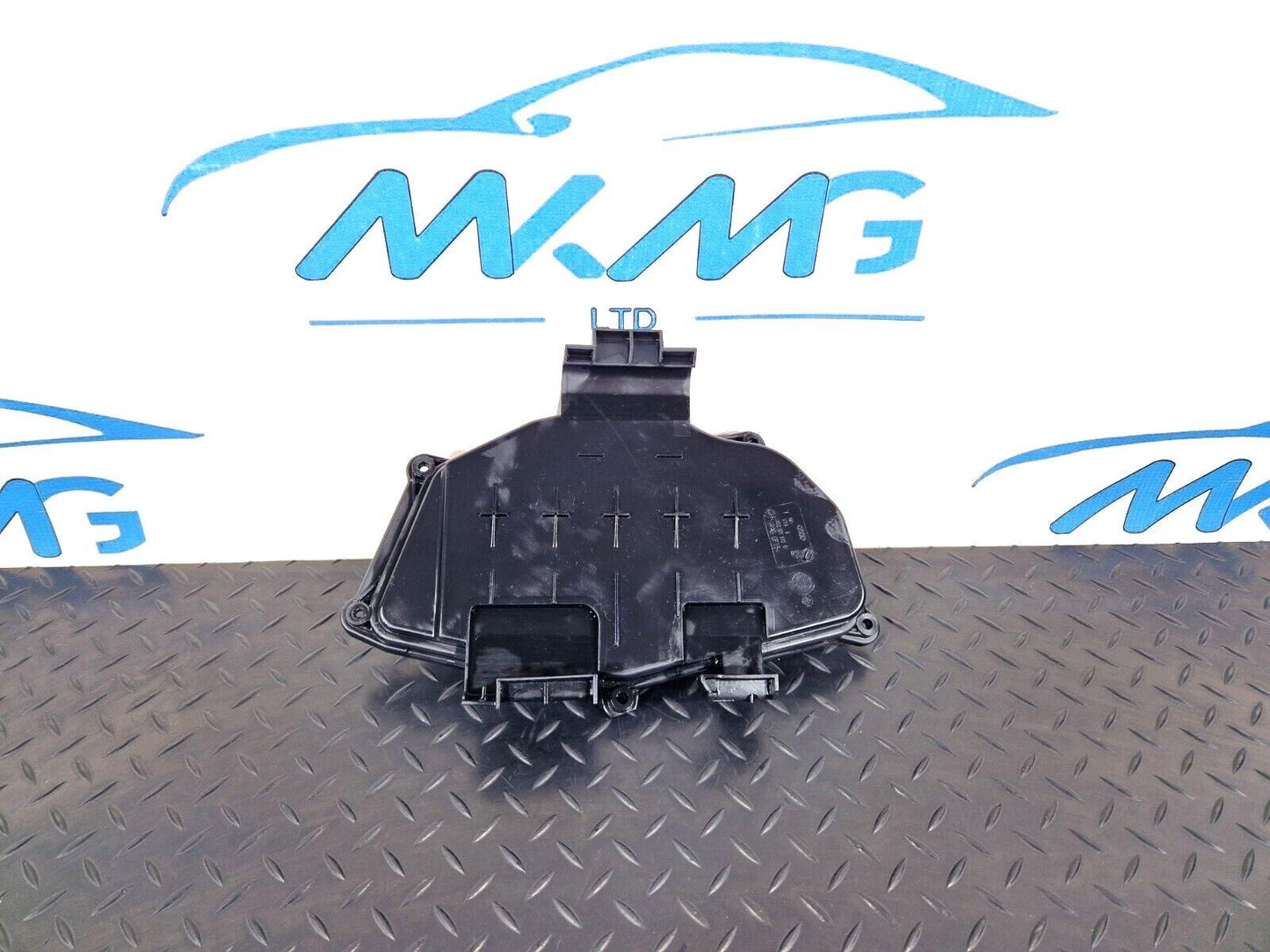 12-18 AUDI A6 C7 GENUINE HOUSING FOR CONTROL UNITS 4G2907613B
