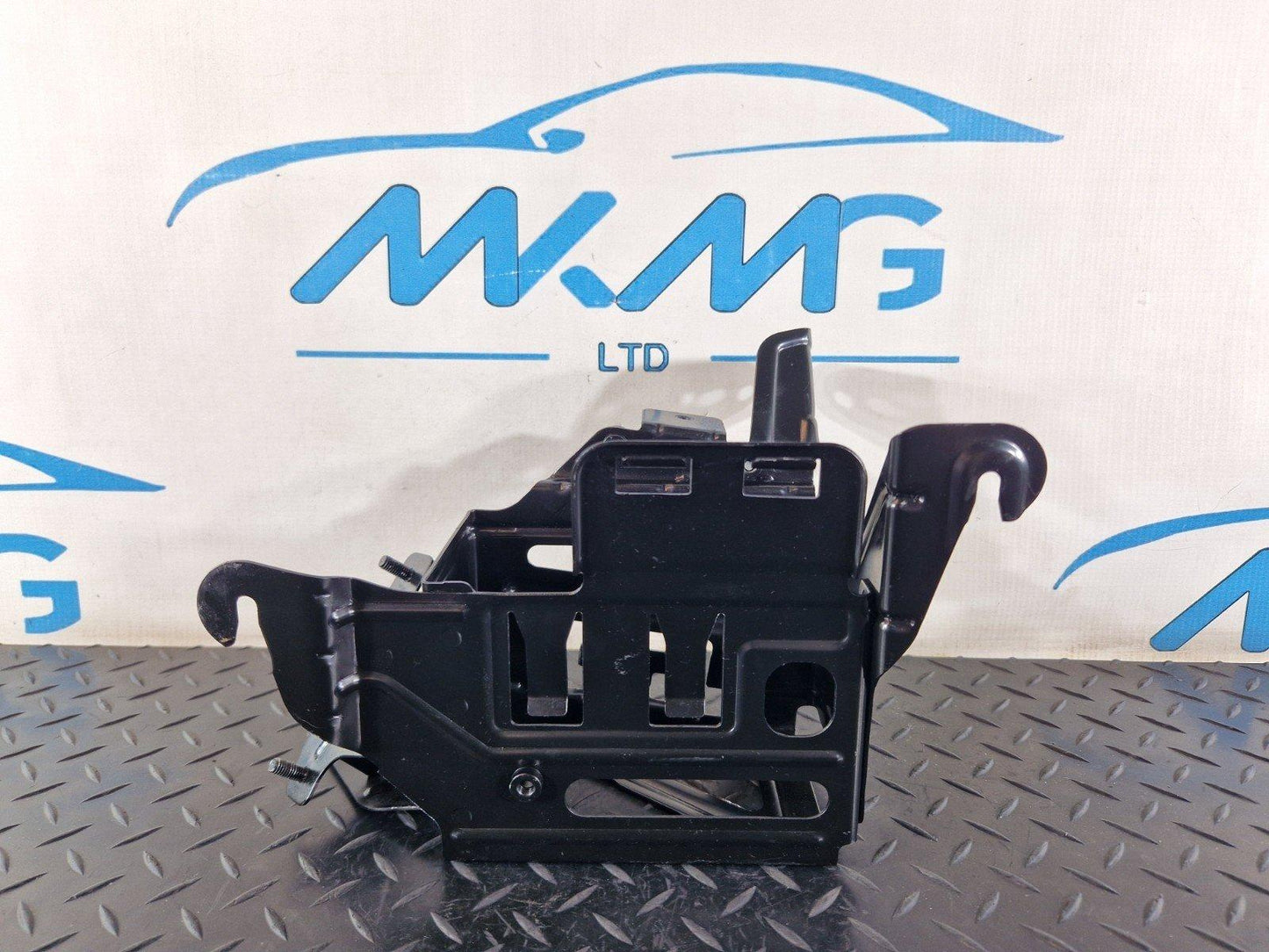 11-19 MERCEDES BENZ ML W166 AUXILIARY BATTERY MOUNT SUPPORT BRACKET A1665401240