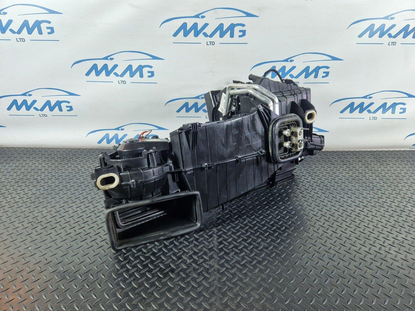 13-19 MERCEDES CLA C117 AIR CONDITIONING HEATER MATRIX HOUSING BOX A2468305601