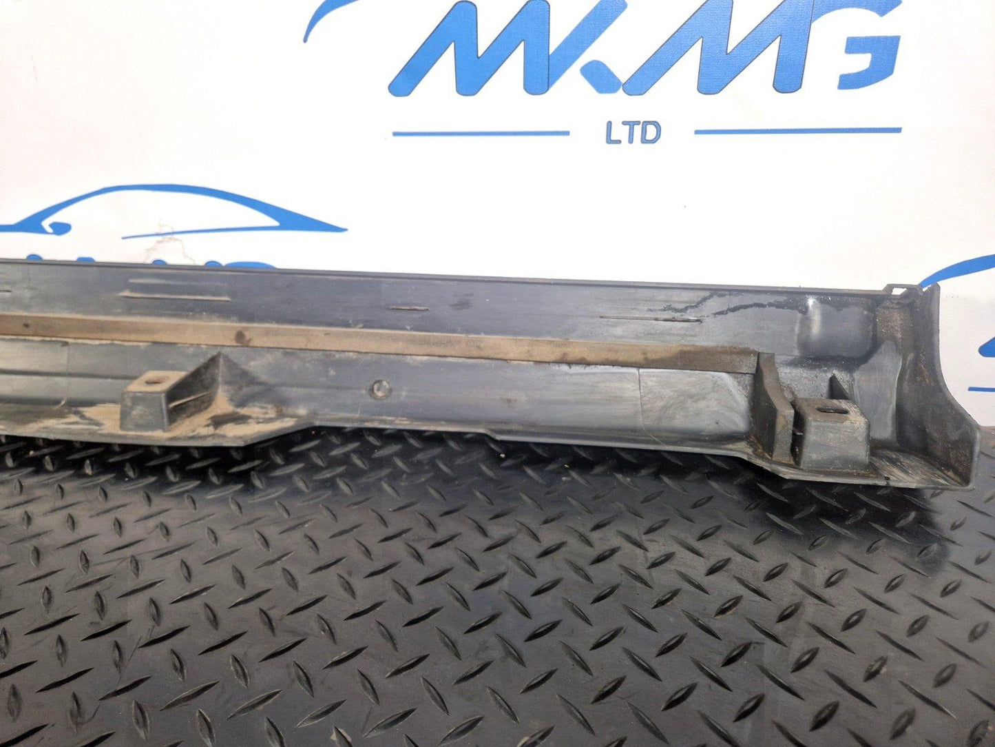 2019-ON  LAND ROVER DISCOVERY L550 LCI RIGHT O/S SKIRT IN BLACK FK72-10154-AE