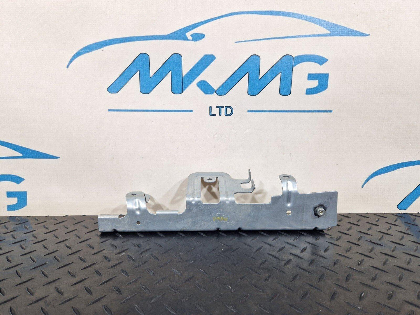 14-21 MERCEDES BENZ C220 W205 GENUINE LEFT SIDE N/S BOOT BRACKET A2056914300