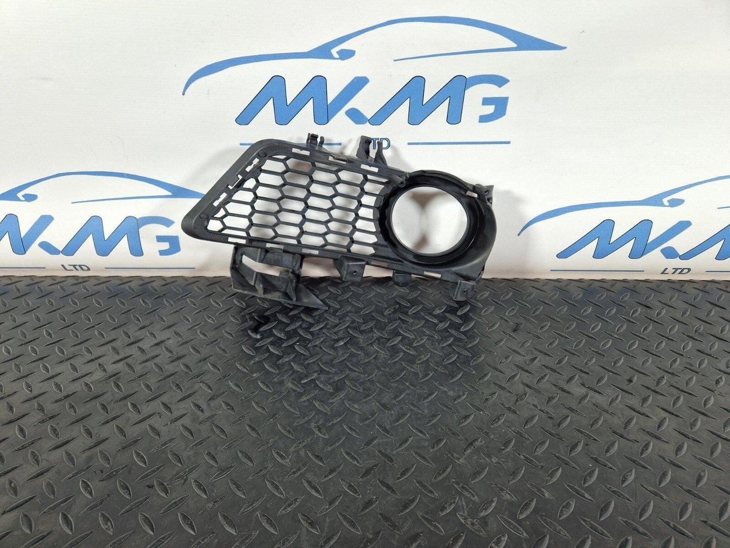 12-18 BMW 3 SERIES F30 LCI GENUINE FRONT BUMPER RIGHT GRID GRILLE TRIM 8062632