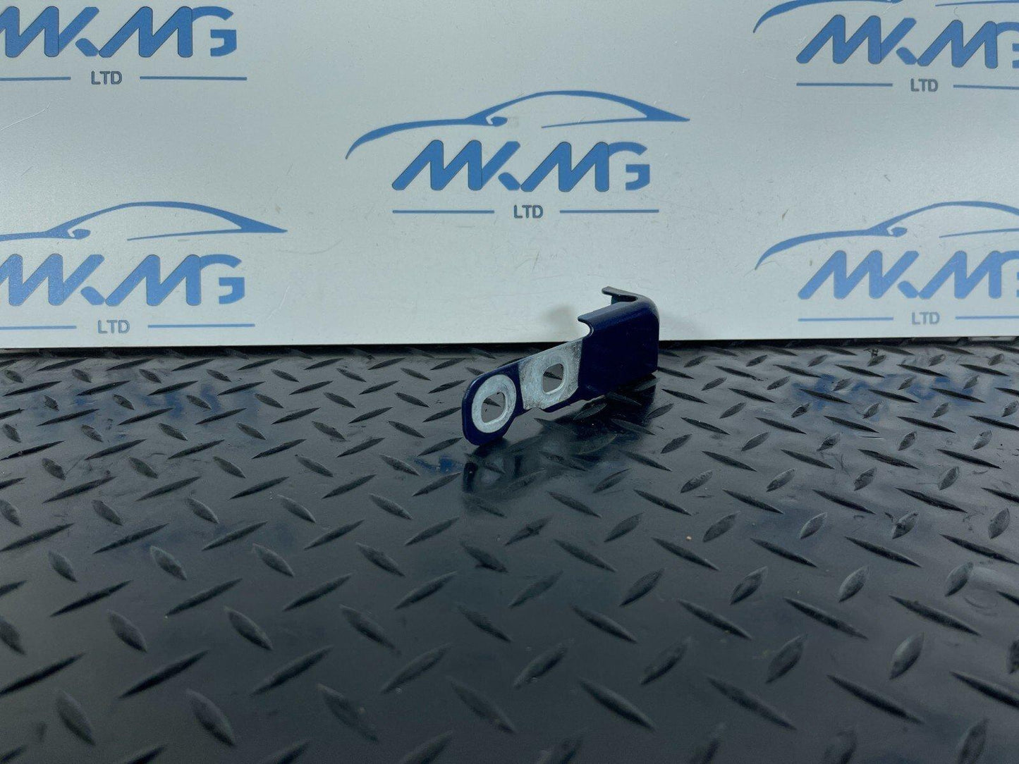 16-23 AUDI A5 F5 SPORTBACK S-LINE  WING FENDER BRACKET FRONT RIGHT 8W6821434