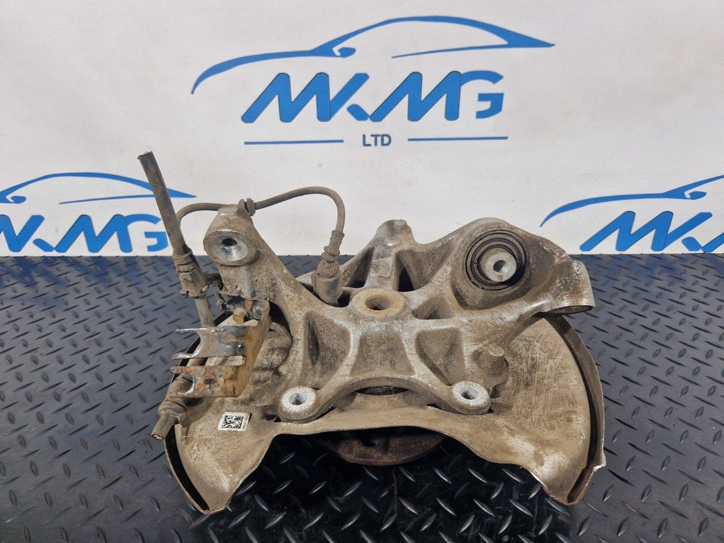 16-19 AUDI A4 B9 AVANT GENUINE REAR RIGHT O/S WHEEL HUB & BEARING 8W0505460E