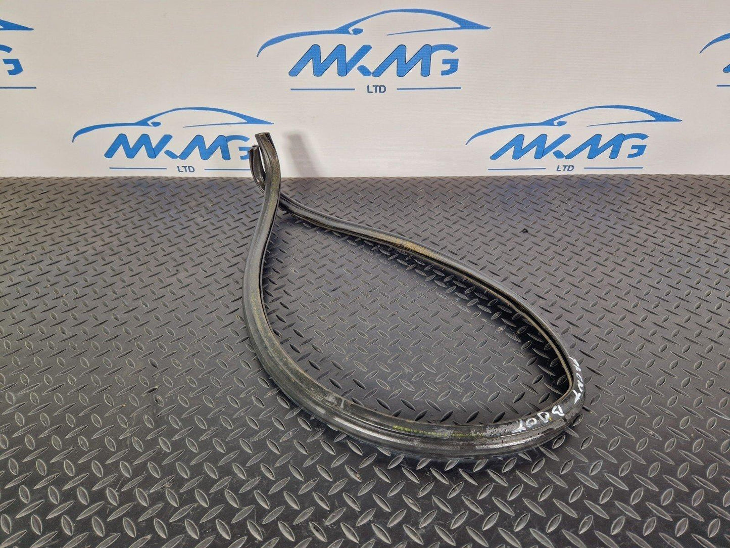 18-ON MERCEDES BENZ SPRINTER W907 W910 OEM BONNET RUBBER SEAL A9108870000