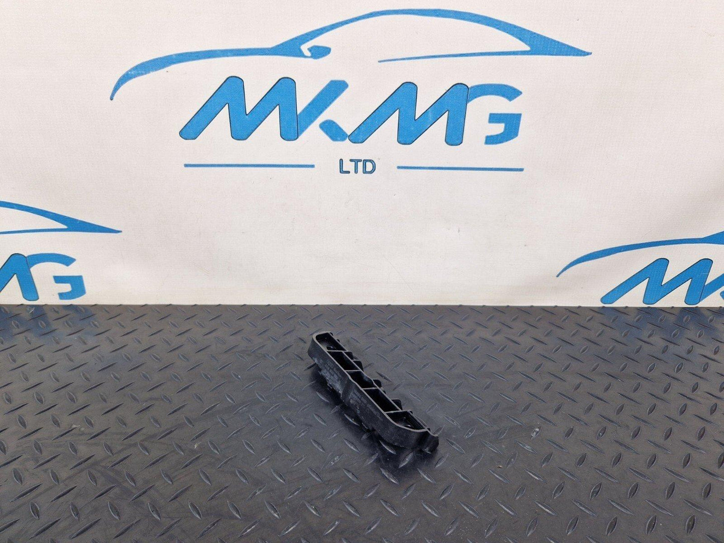 15-18 AUDI A7 4G OEM FRONT RIGHT SIDE SIDESKIRT HOLDER 4G8853922D