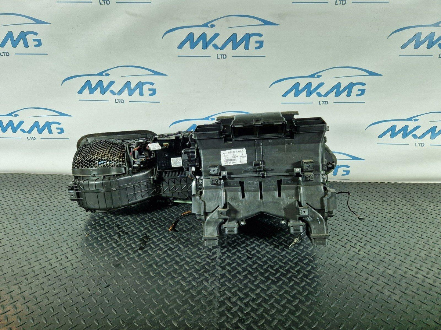14-21 MERCEDES BENZ W205 GENUINE HEATER MATRIX/RADIATOR/CORE A2058306304