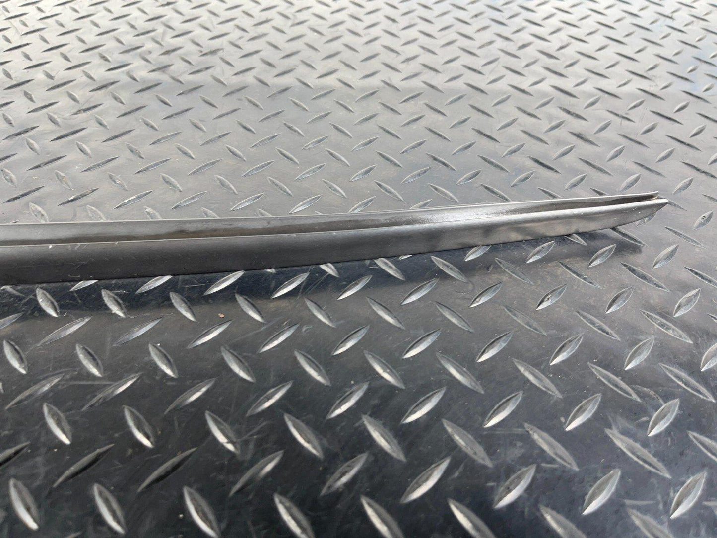 16-23 AUDI A5 SPORTBACK FRONT WINDSHIELD LEFT WATER DEFLECTOR STRIP 8W6854327B