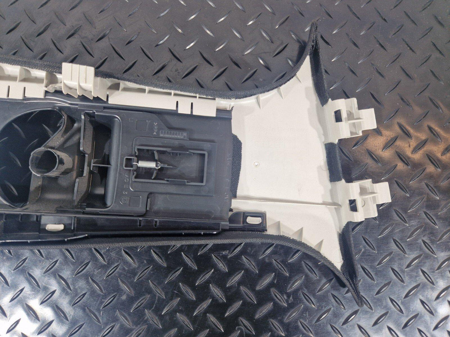 14-21 MERCEDES BENZ W205 GENUINE B-PILLAR LEFT SIDE SEAT BELT TRIM A2056900126