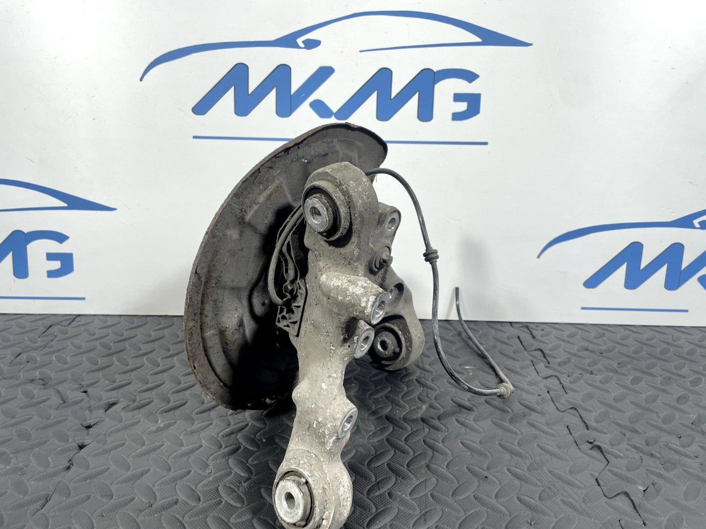 12-18 MERCEDES A B CLA W176 W246 C117 GENUINE REAR RIGHT SIDE WHEEL HUB A2460406