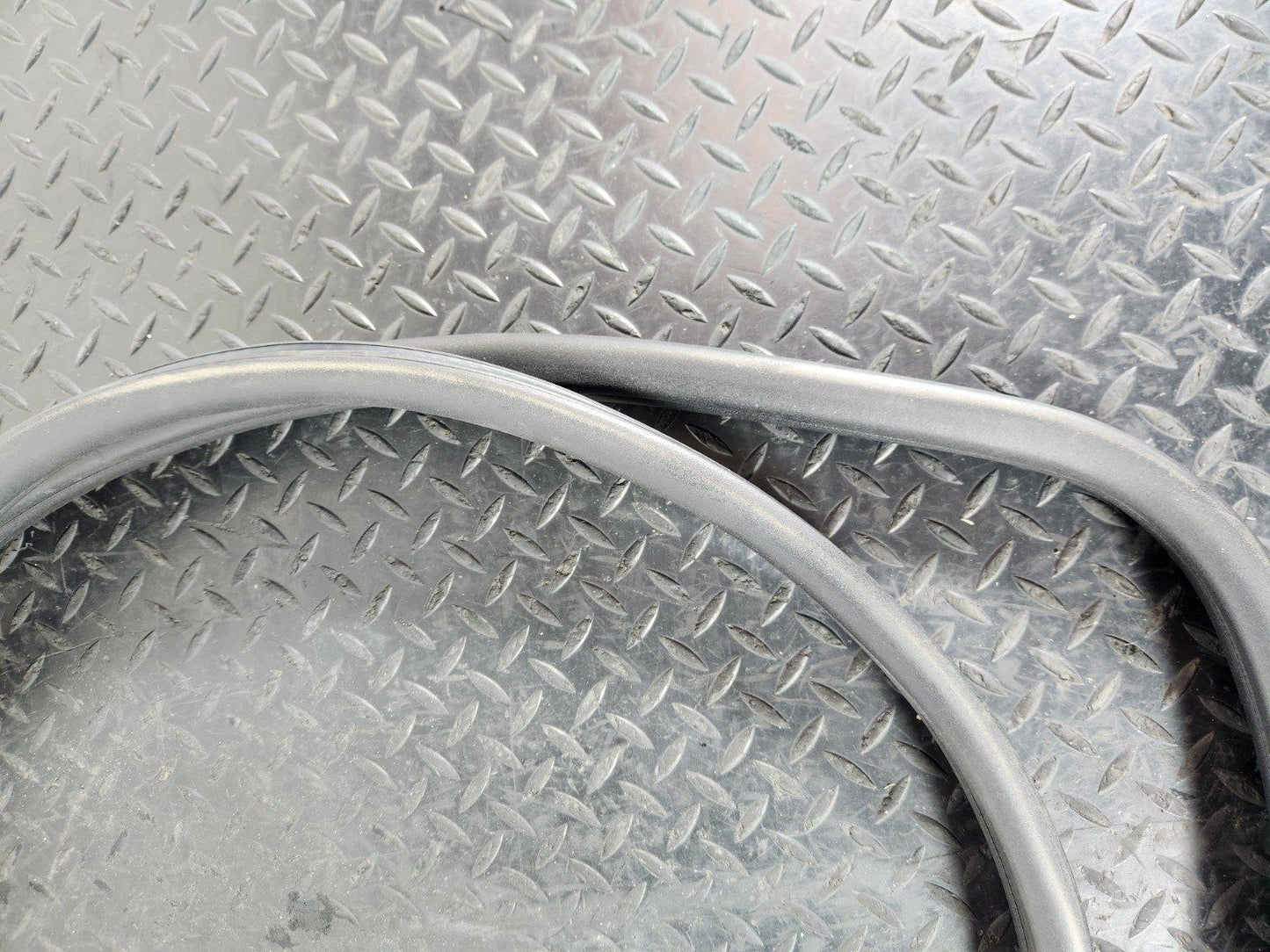 11-19 MERCEDES ML W166 OEM REAR LEFT OR RIGHT SIDE DOOR RUBBER SEAL  A1666970151