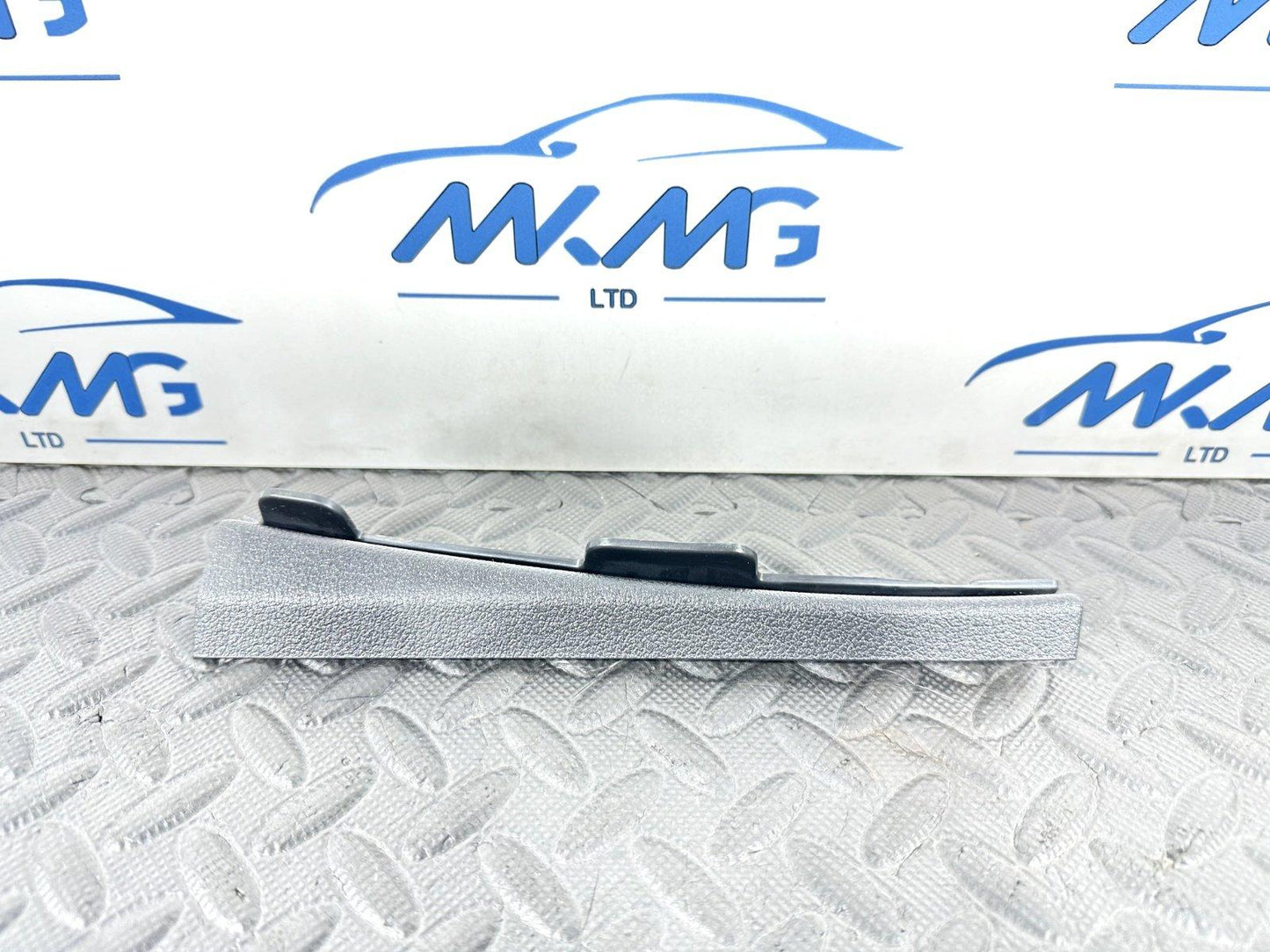 16-19 AUDI A4 B9 AVANT GENUINE RIGHT DRIVER SIDE A PILLAR BRACKET 8W0868204