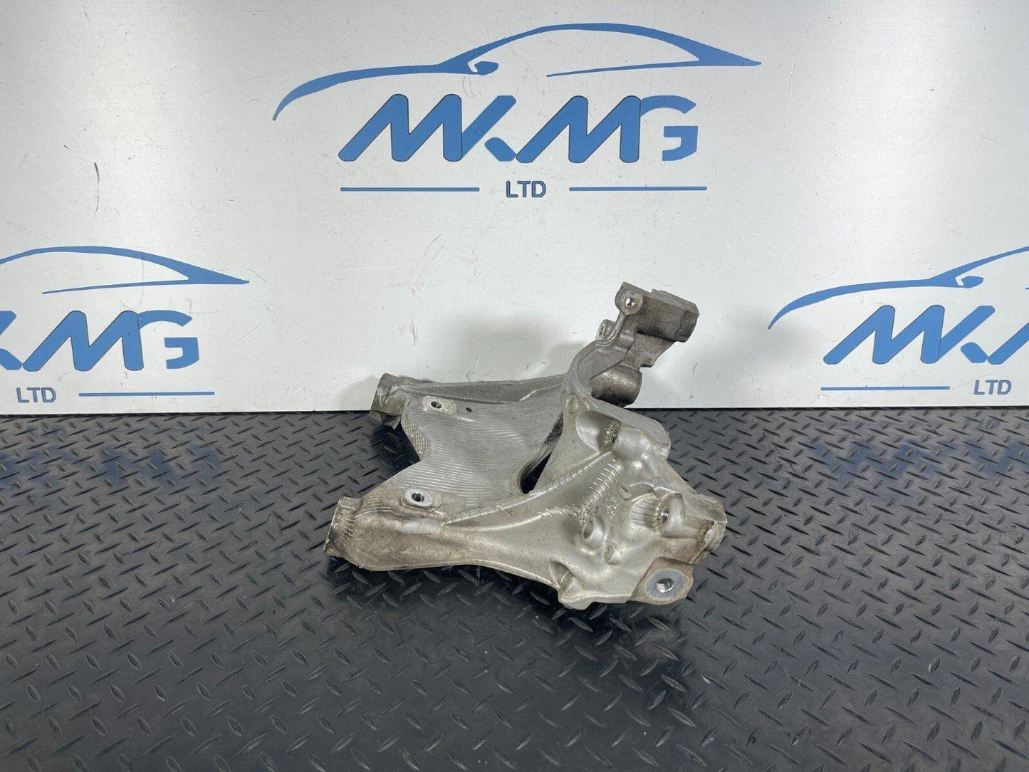 16-23 AUDI A5 F5 SPORTBACK LEFT SIDE ENGINE MOUNT BRACKET 8W0399295E