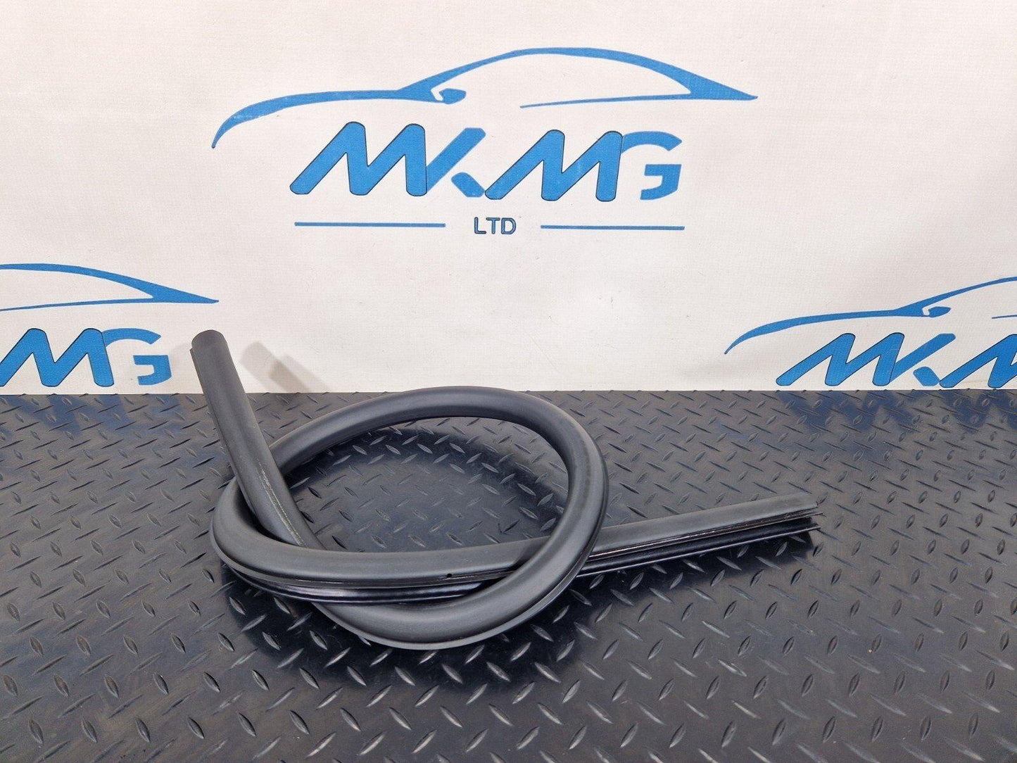 10-18 AUDI A7 4G S-LINE REAR LEFT LOWER DOOR RUBBER WEATHER SEAL 4G883370